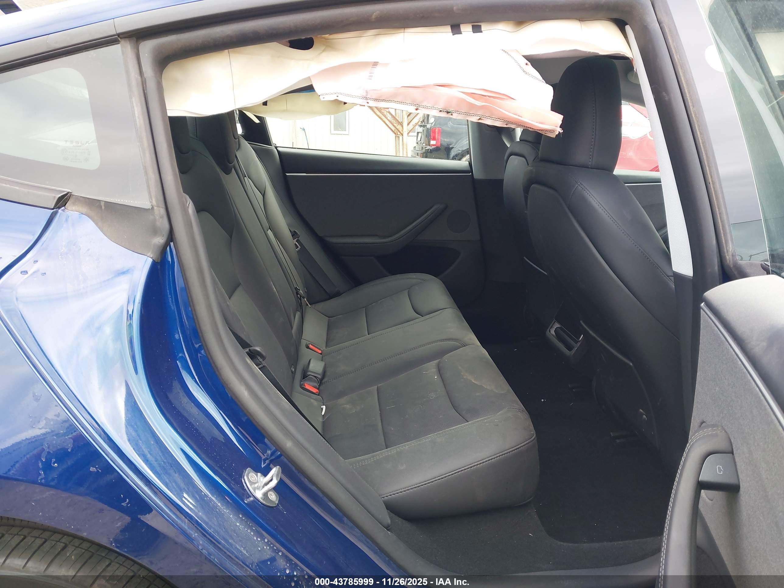 TESLA MODEL image 8