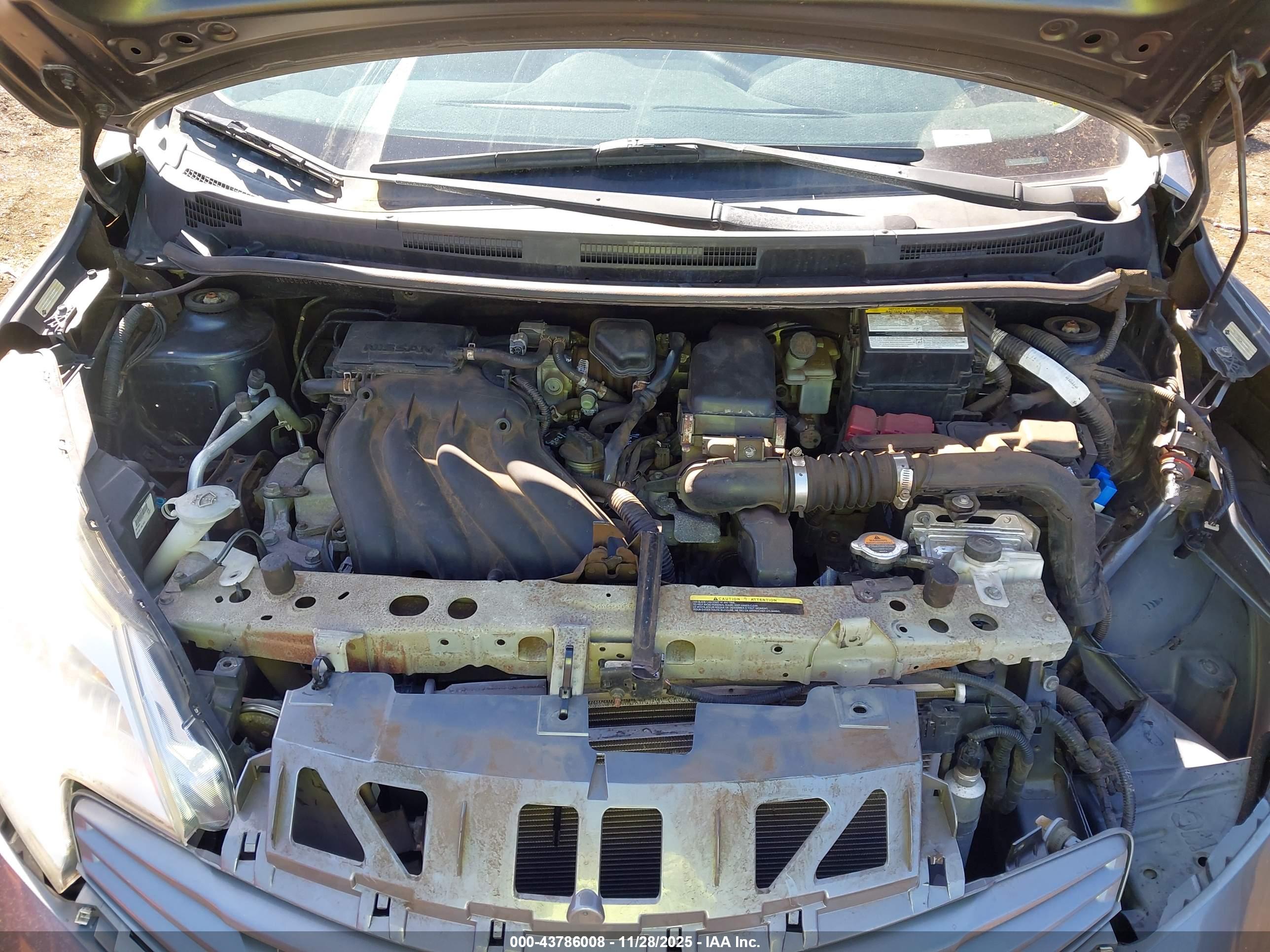 NISSAN VERSA image 10
