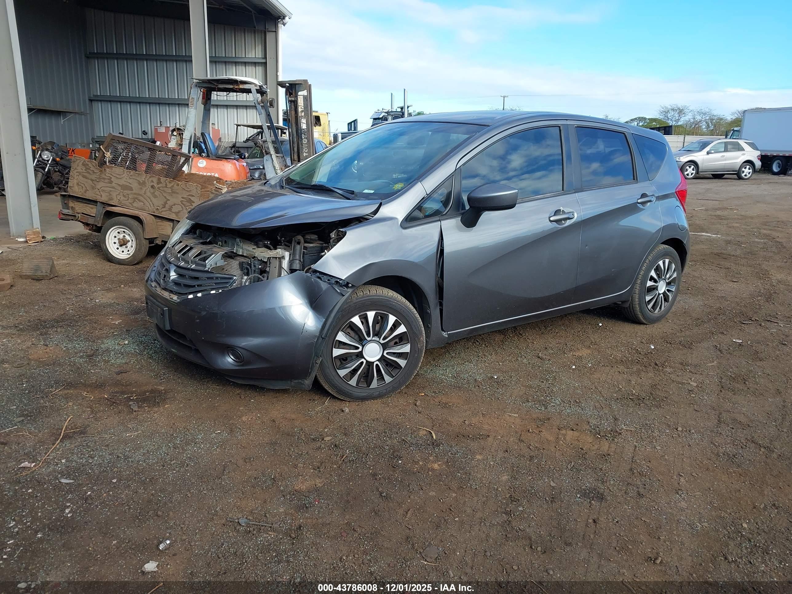 NISSAN VERSA image 2