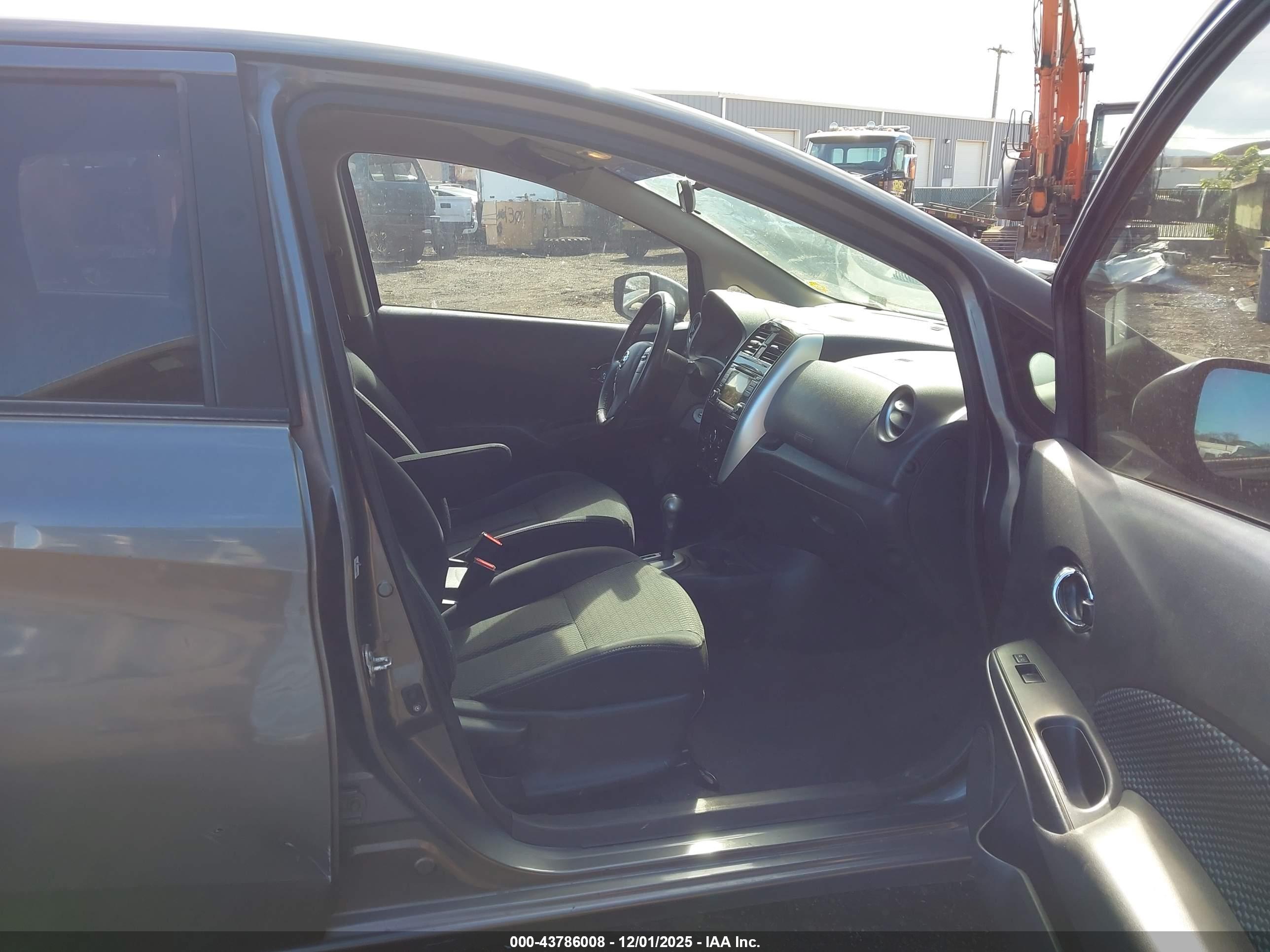 NISSAN VERSA image 5