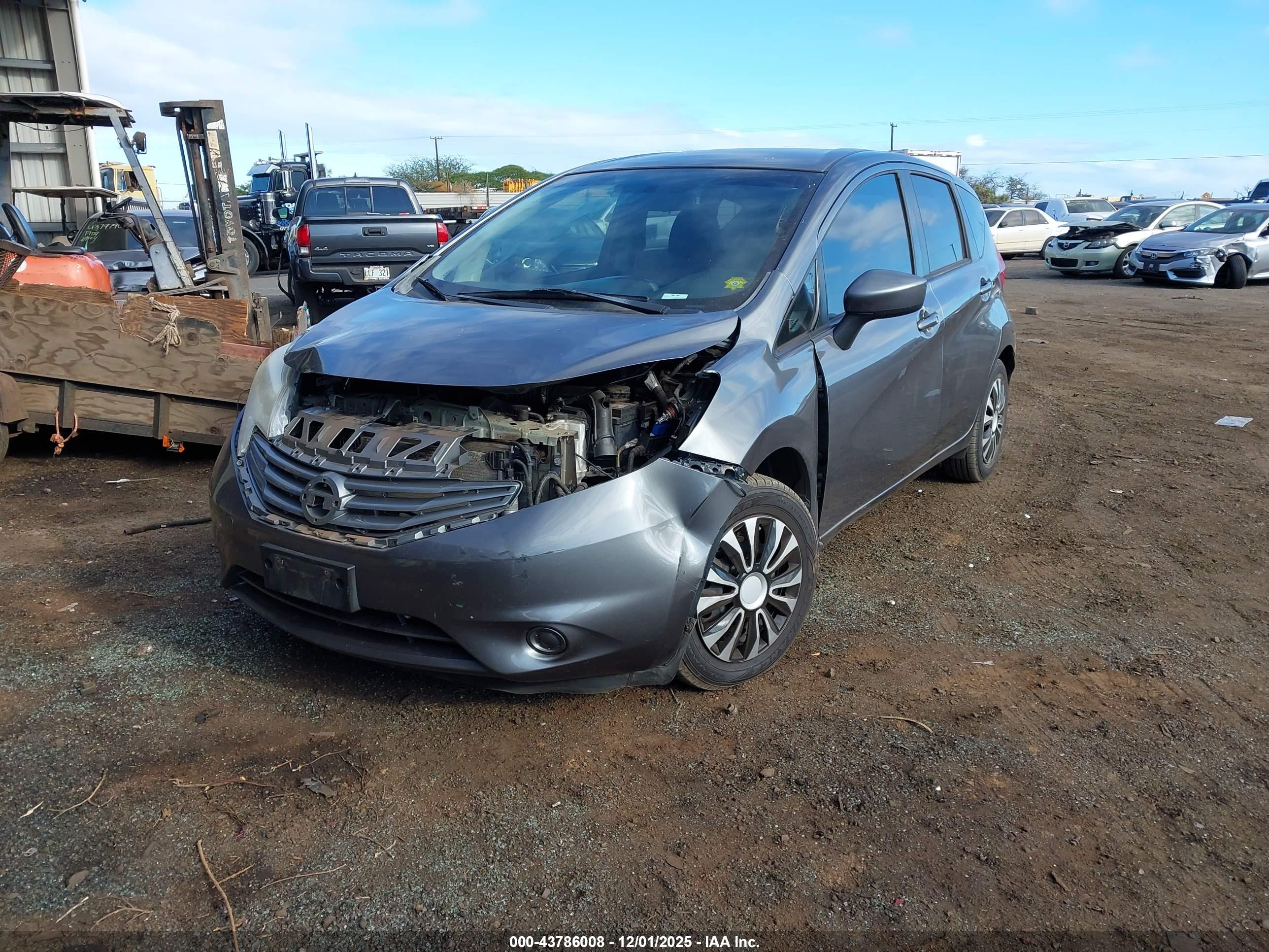 NISSAN VERSA image 6