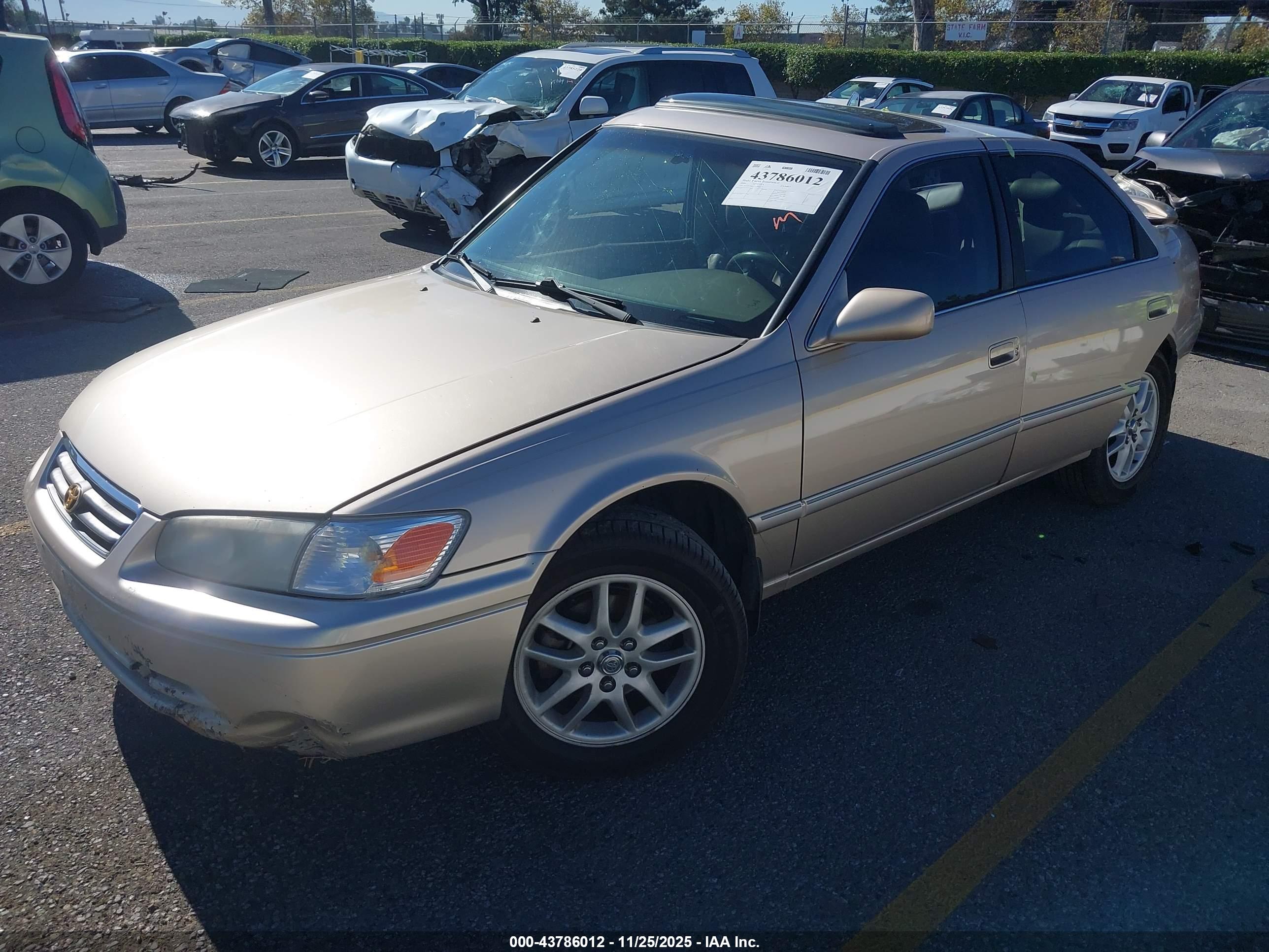 TOYOTA CAMRY image 2