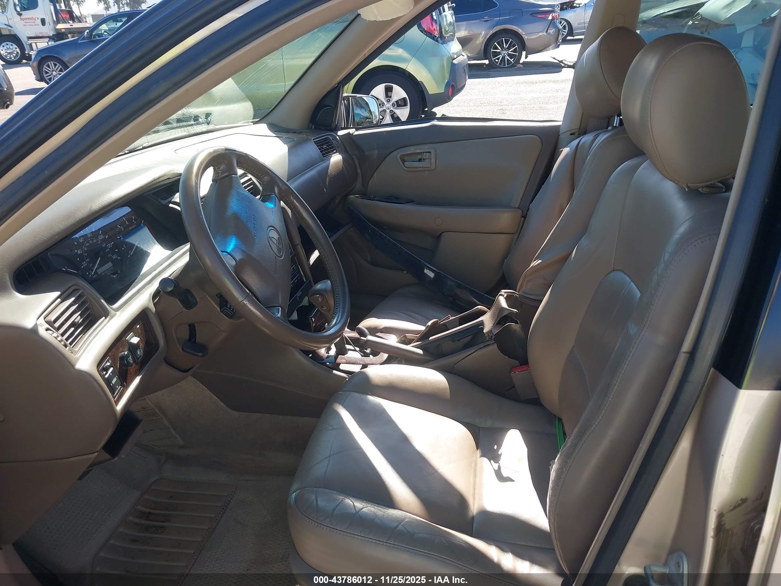 TOYOTA CAMRY image 5
