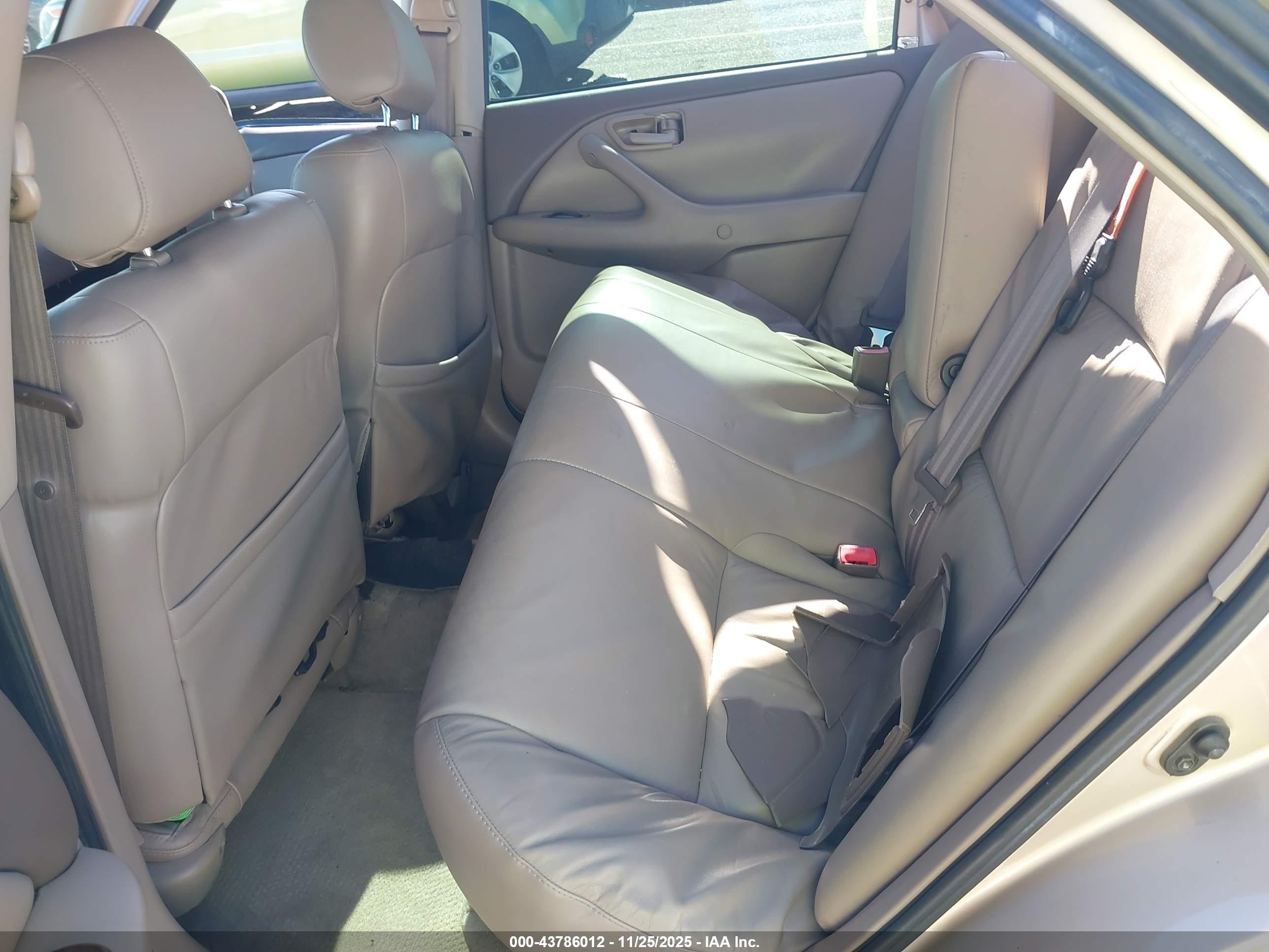 TOYOTA CAMRY image 8