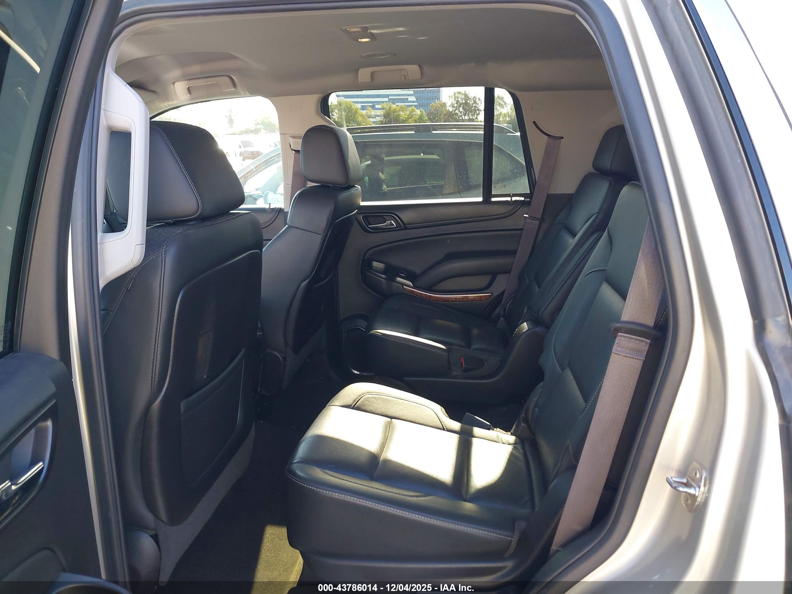 CHEVROLET TAHOE image 8