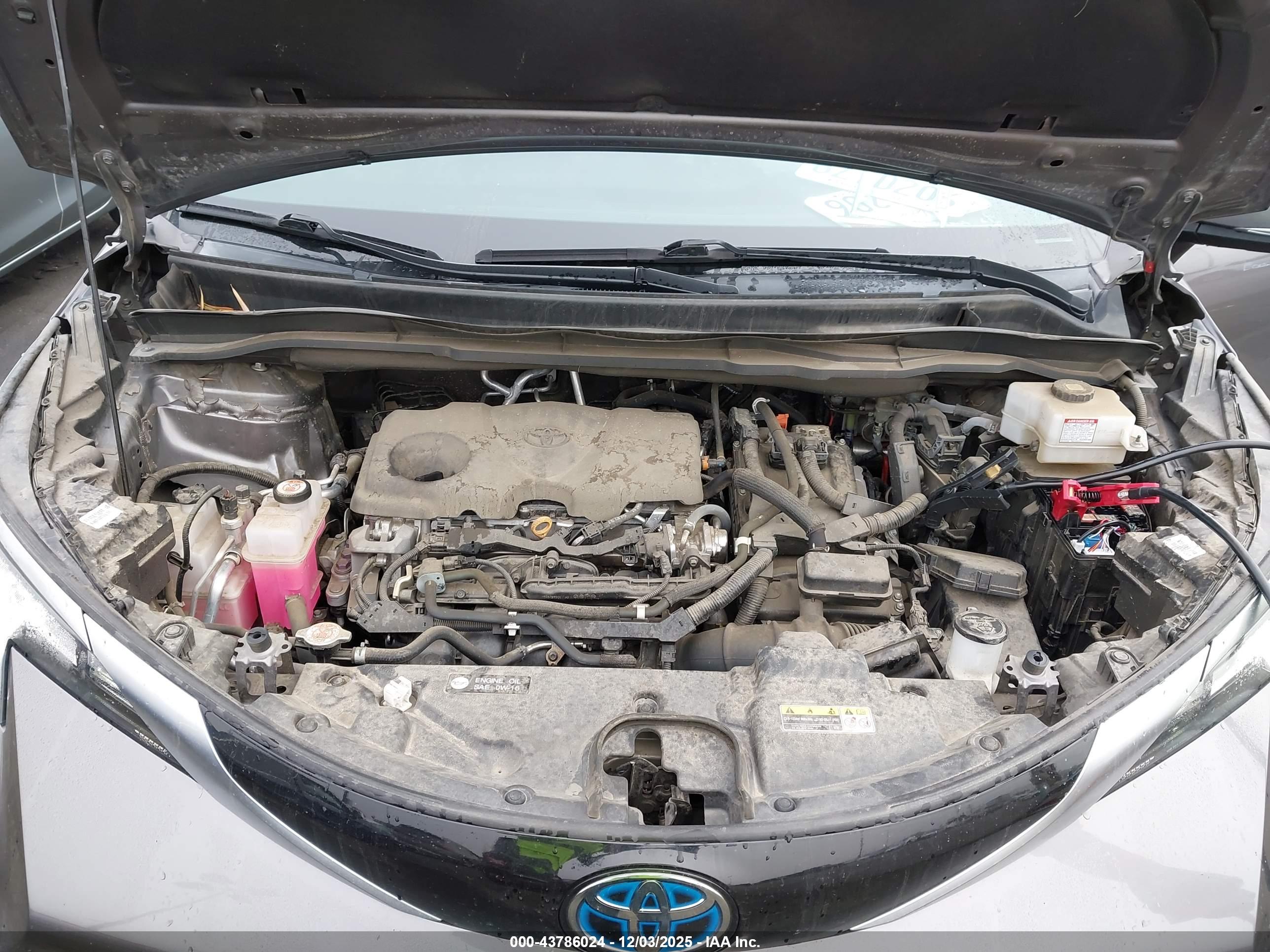 TOYOTA SIENNA image 10