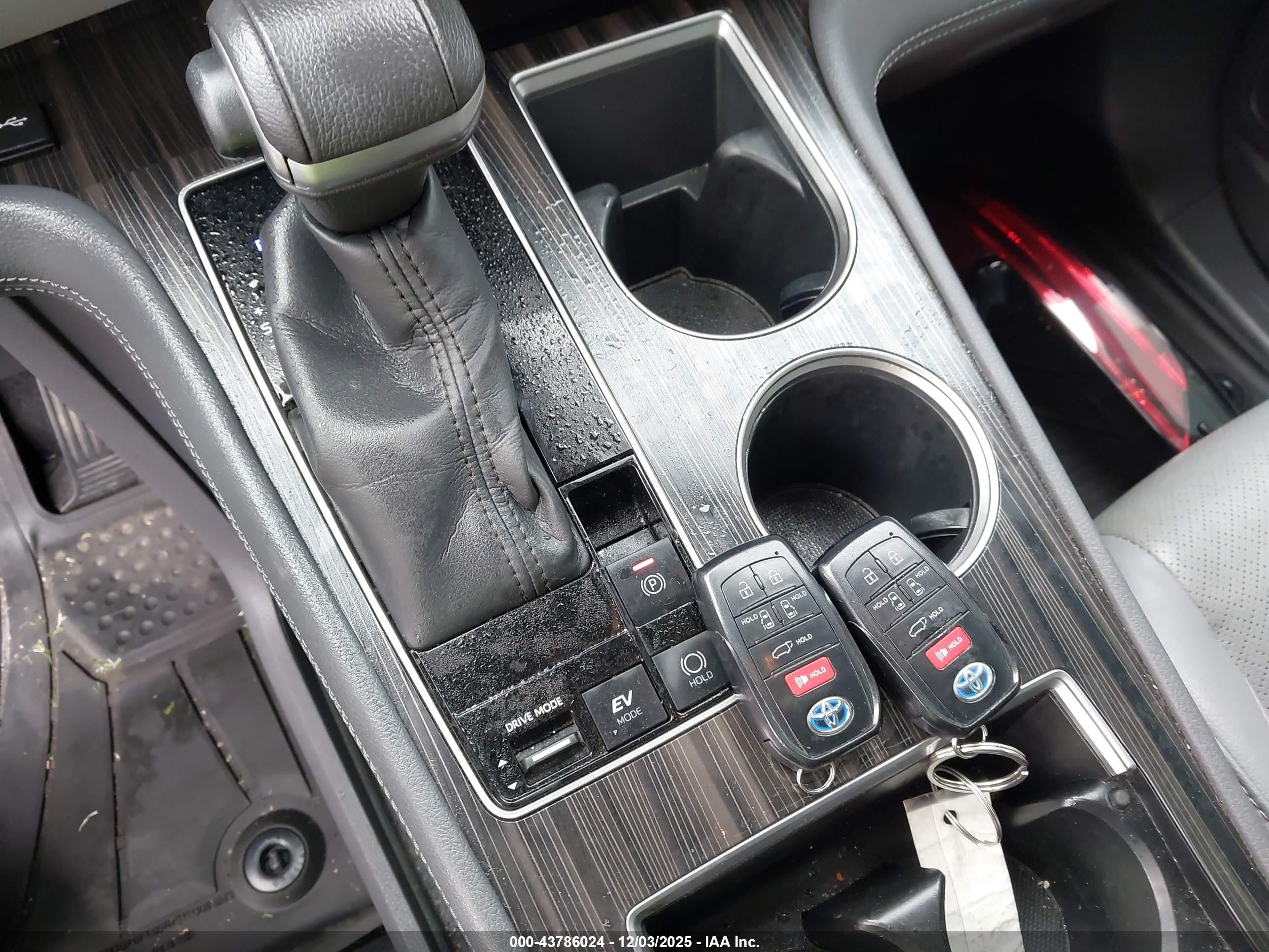 TOYOTA SIENNA image 11
