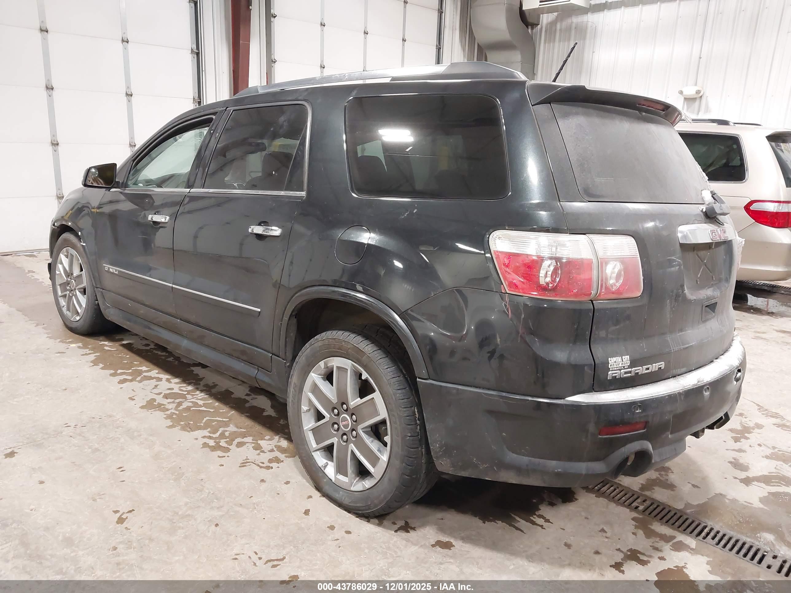 GMC ACADIA image 3