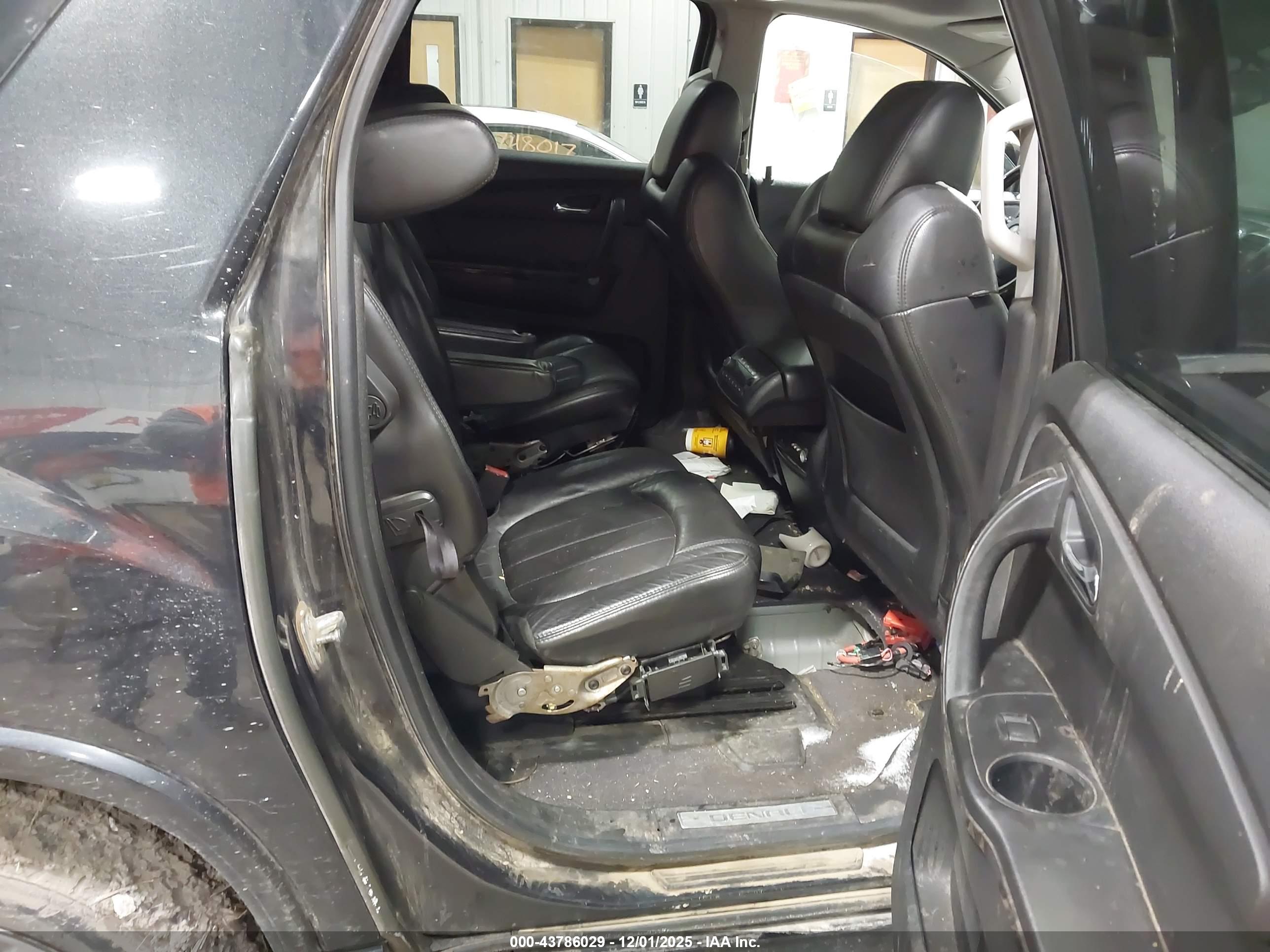 GMC ACADIA image 8