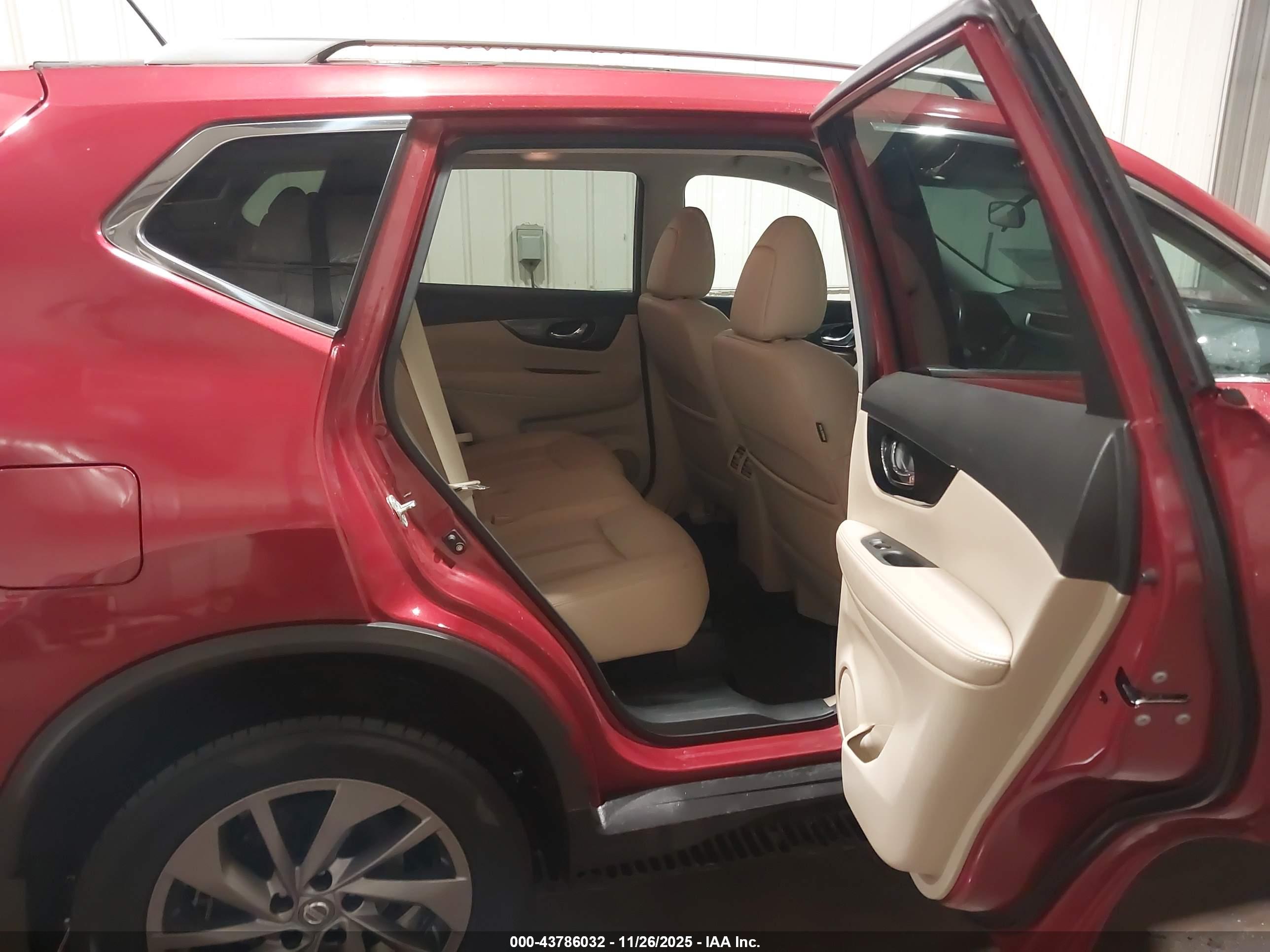 NISSAN ROGUE image 8