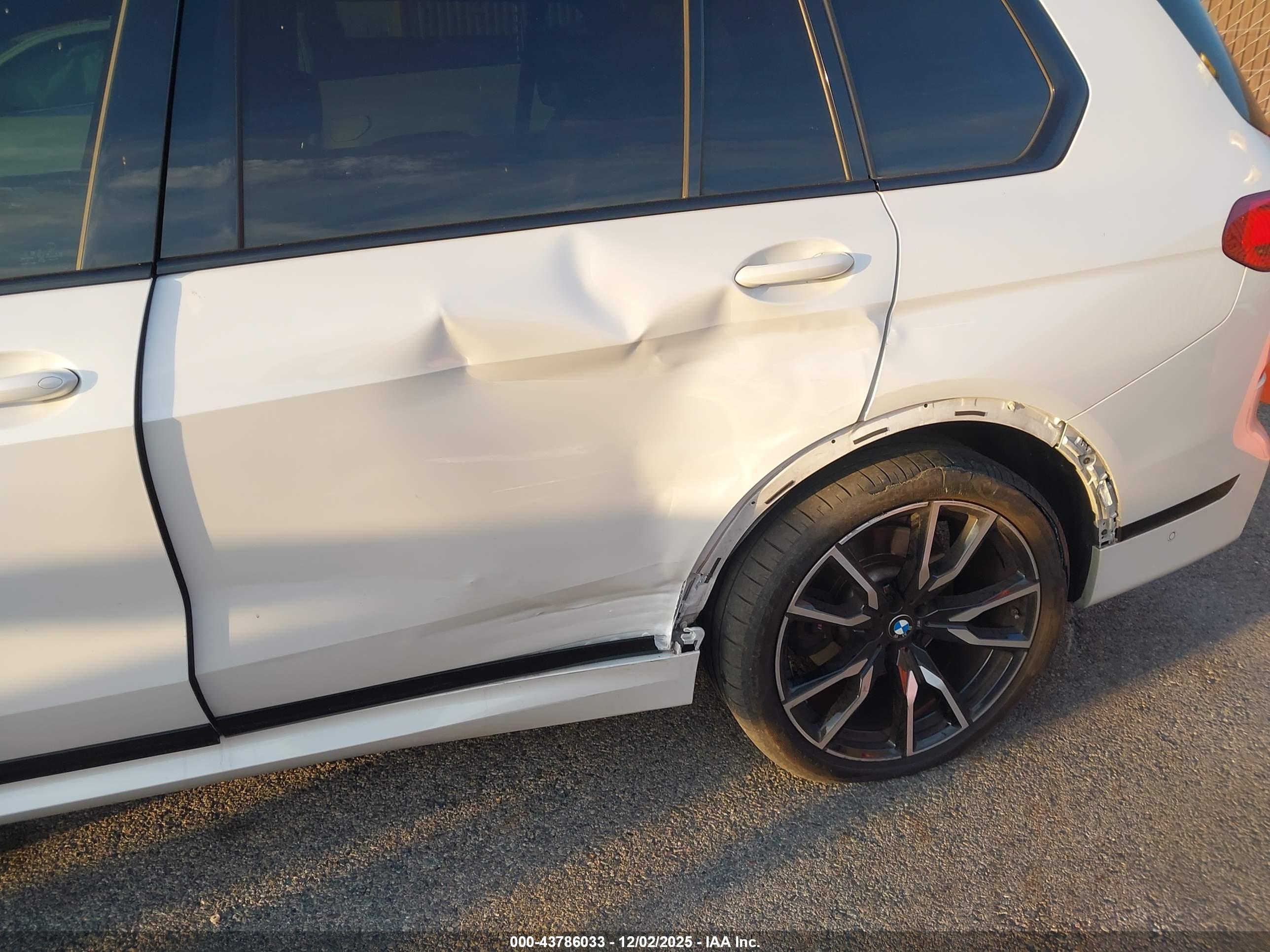 BMW X7 image 6
