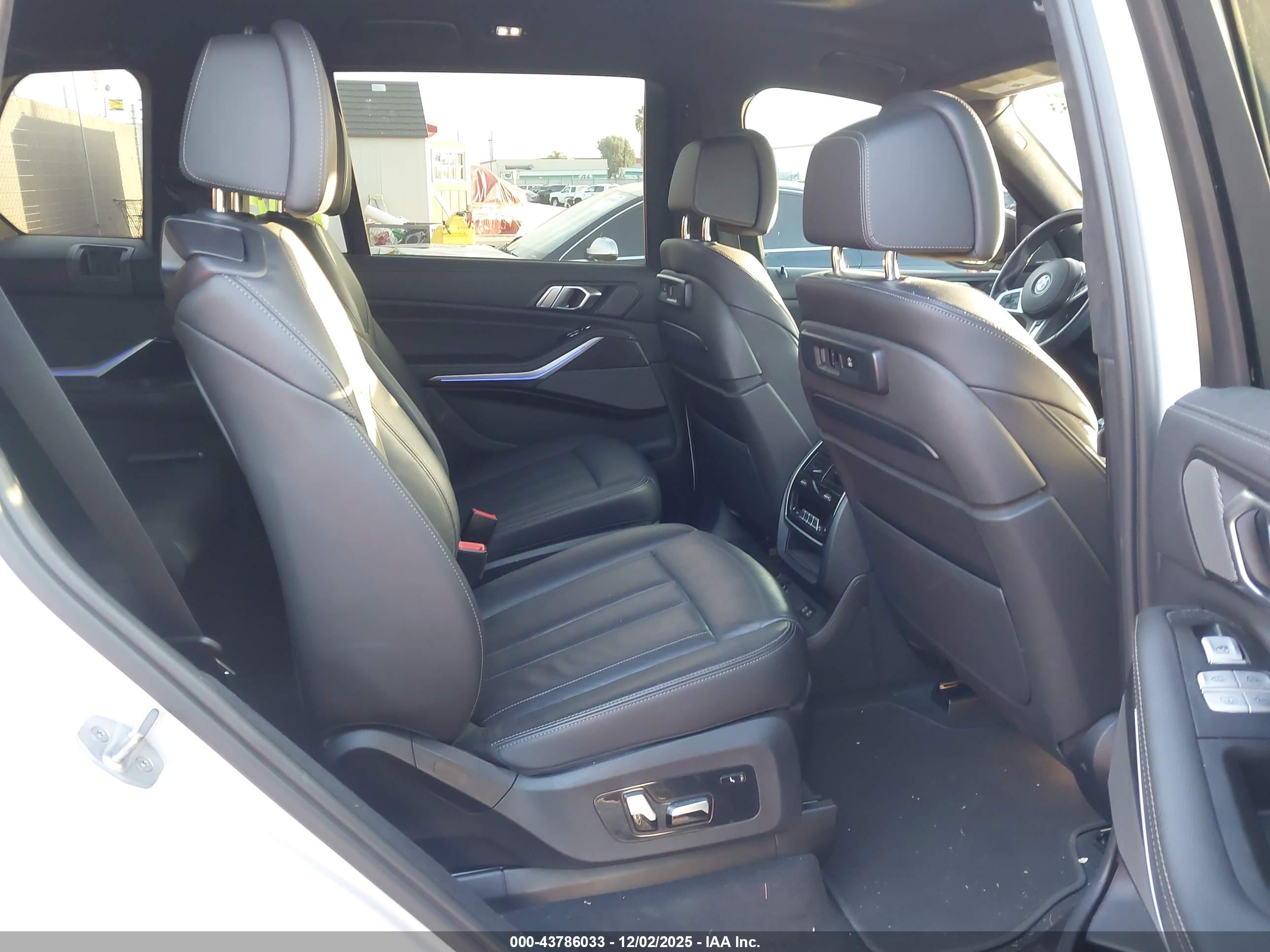 BMW X7 image 8