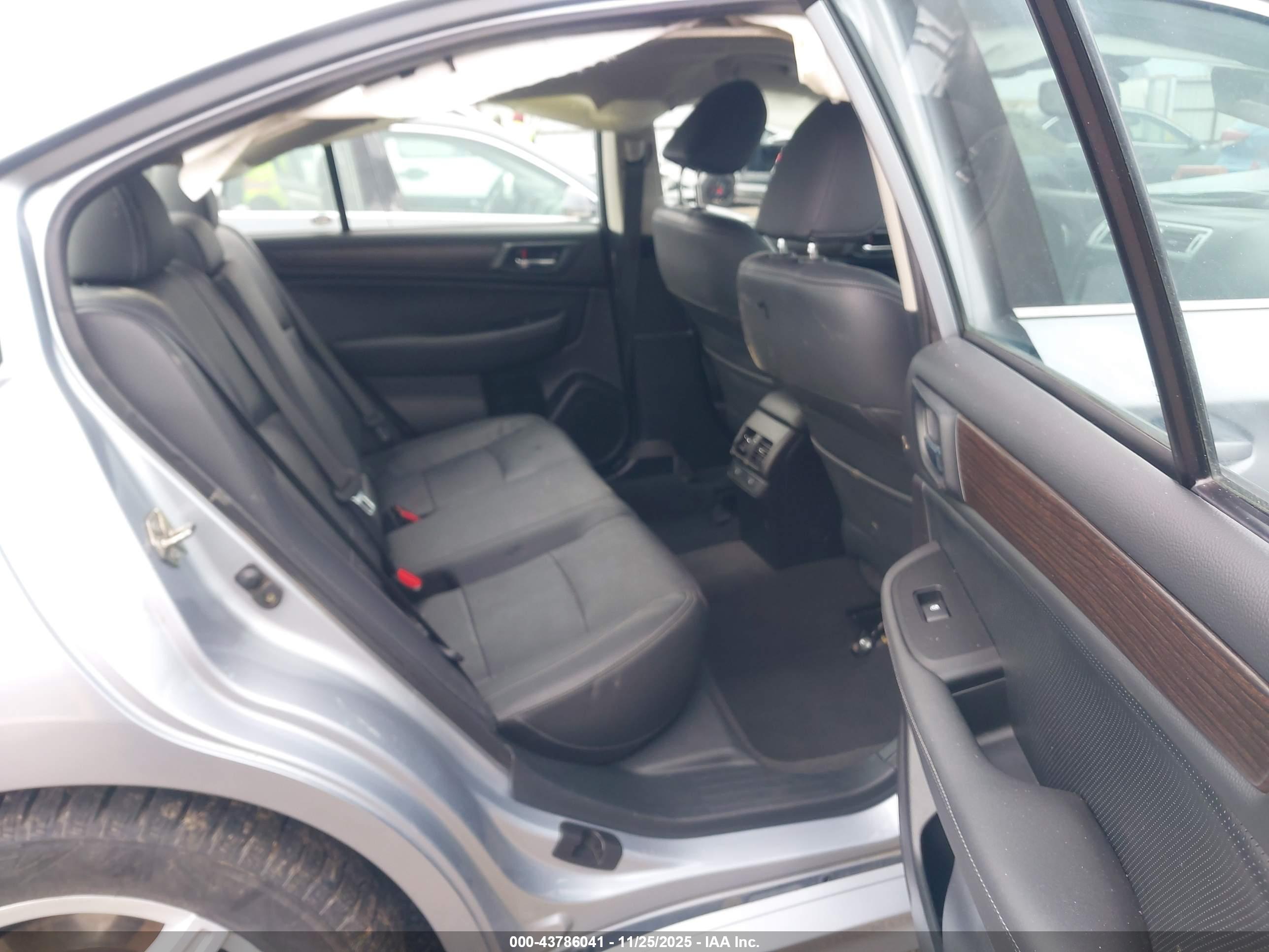 SUBARU LEGACY image 8