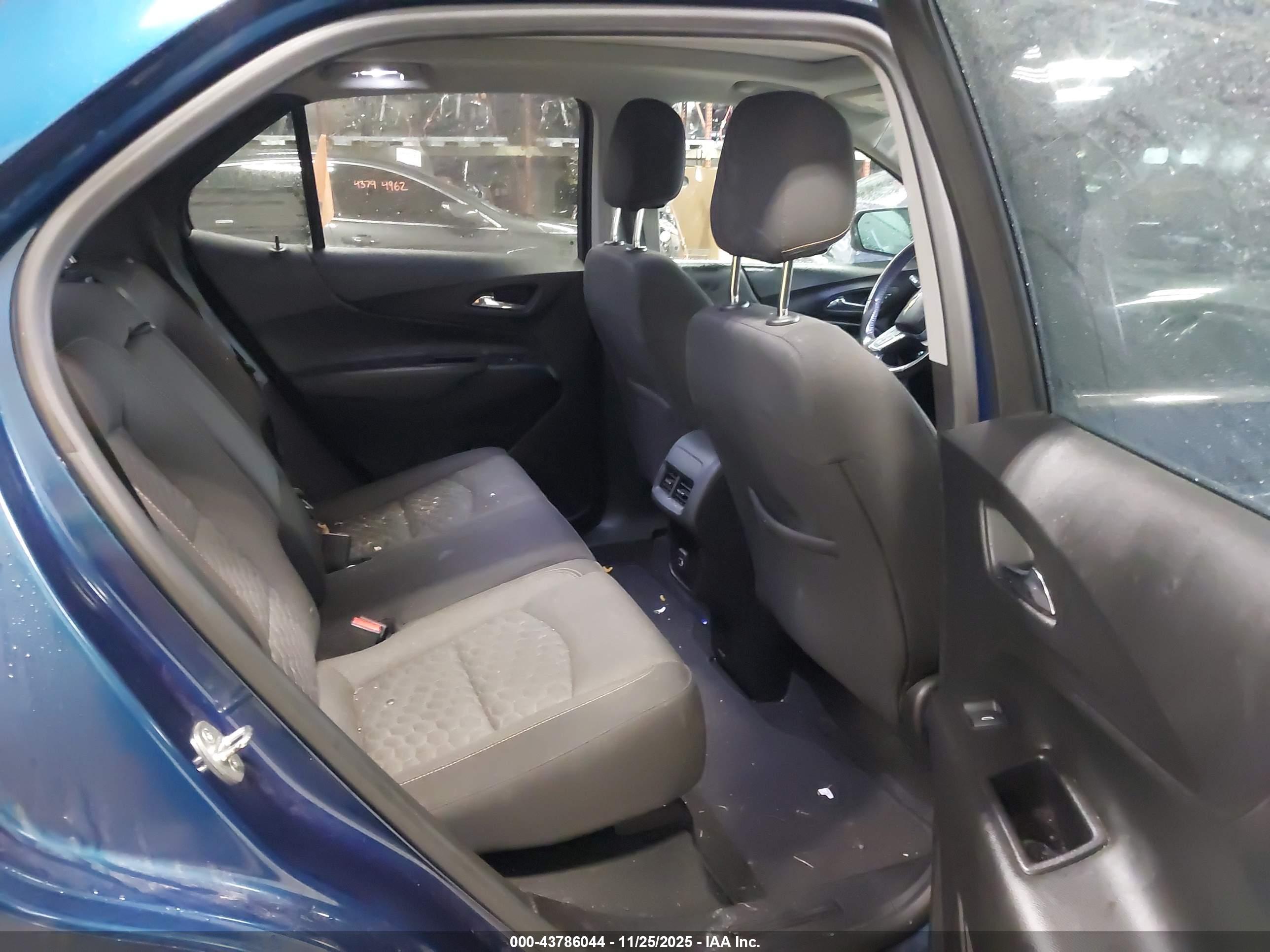 CHEVROLET EQUINOX image 8