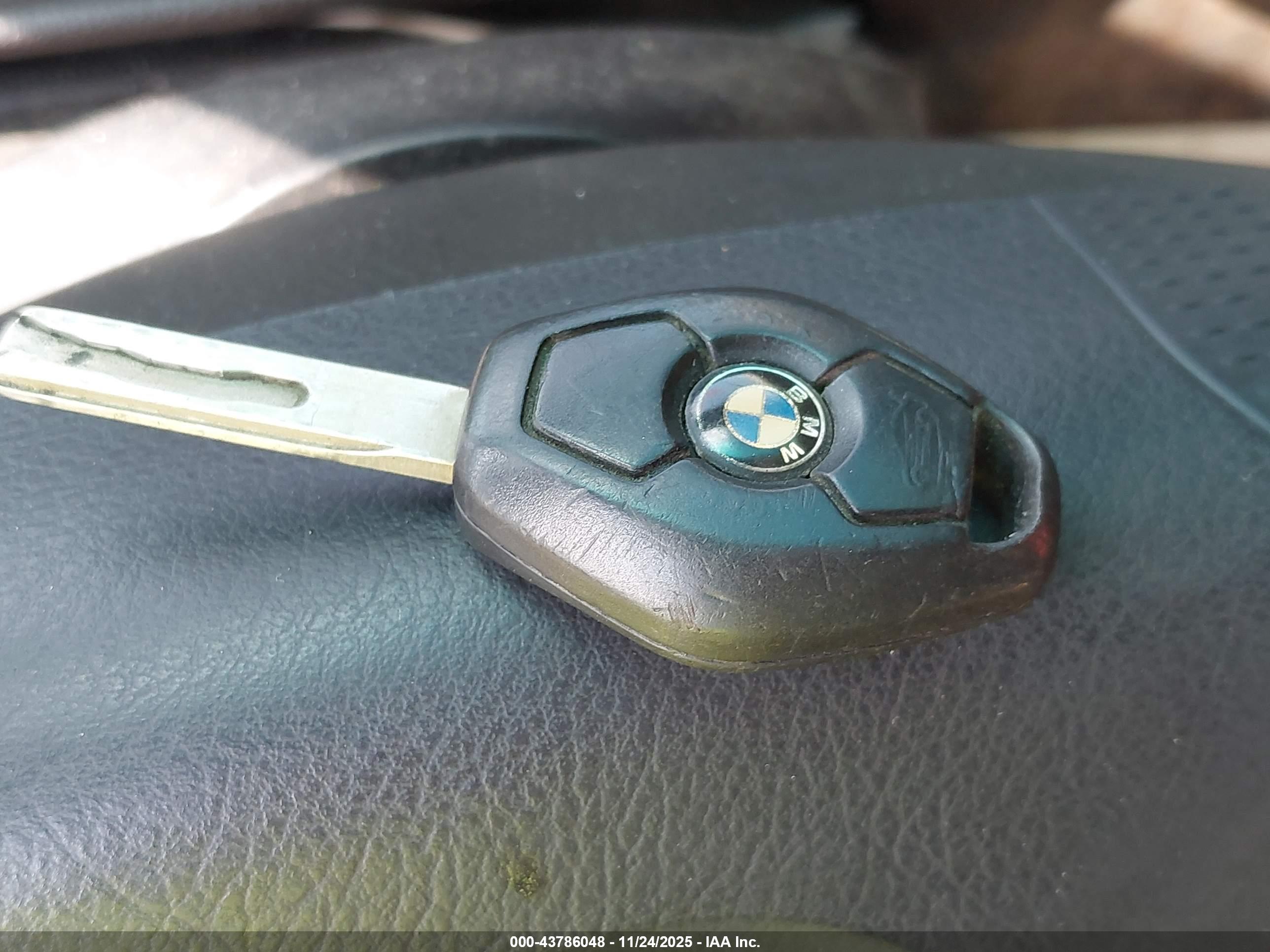 BMW 325I image 11