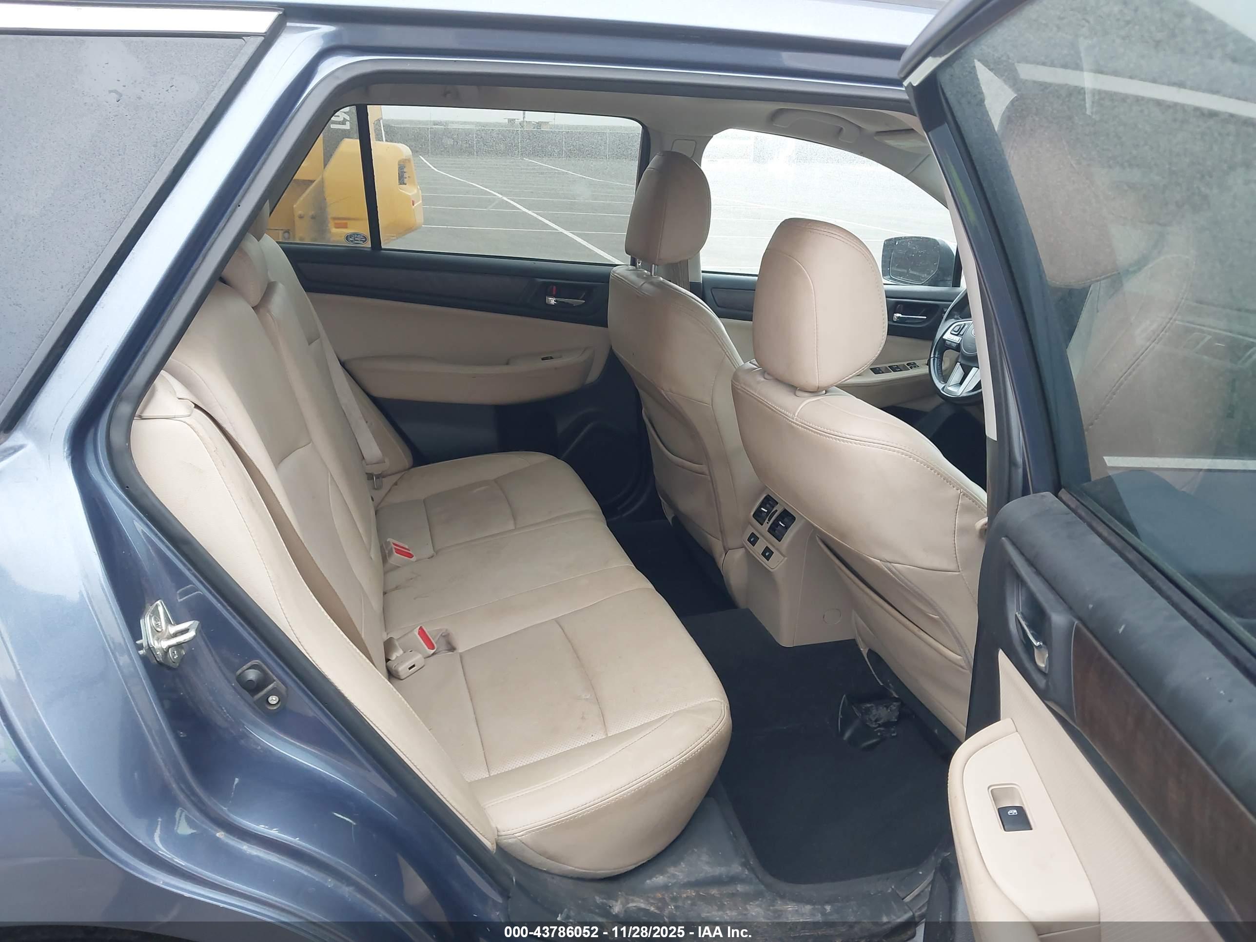 SUBARU OUTBACK image 8