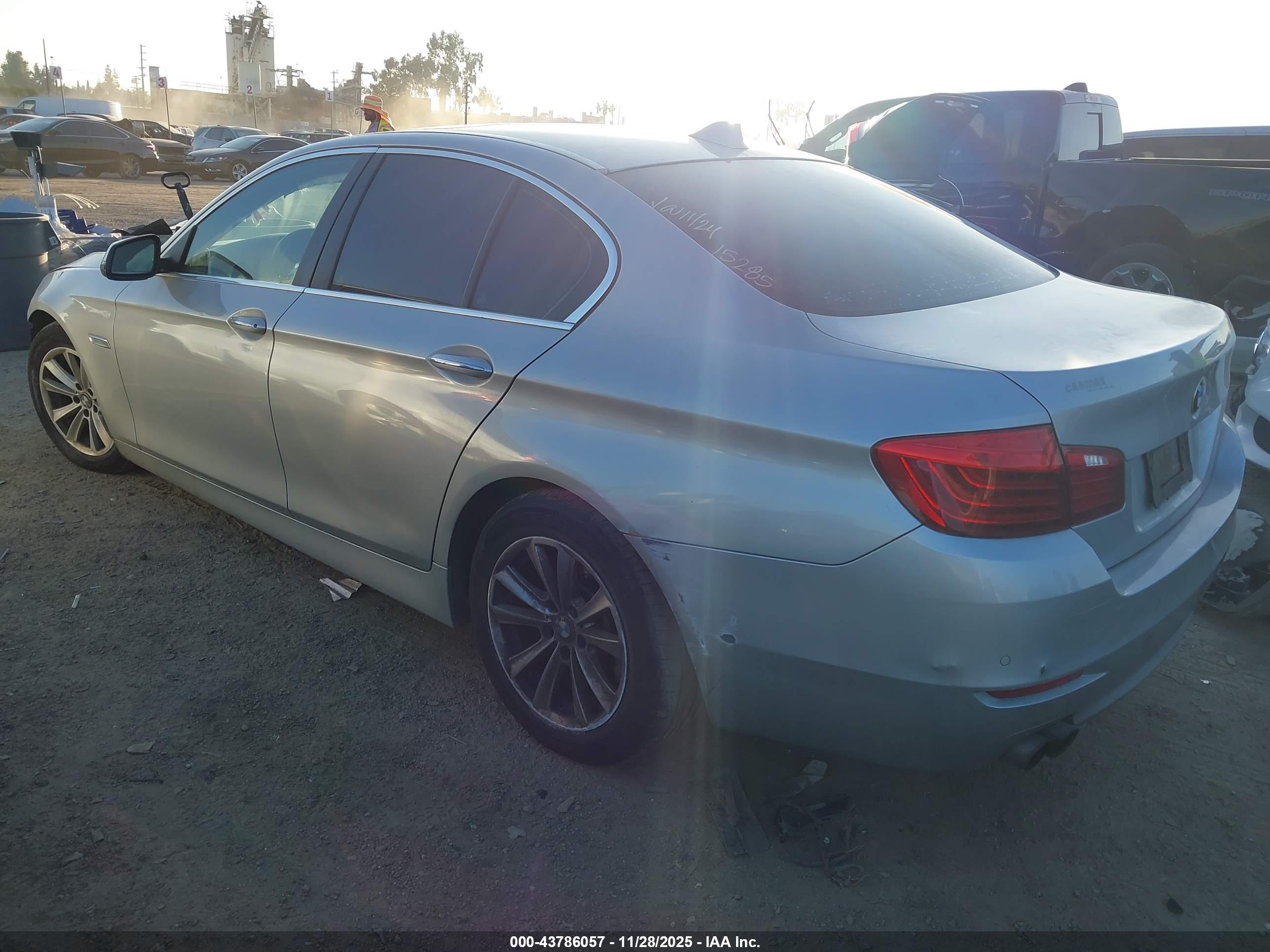BMW 528I image 3