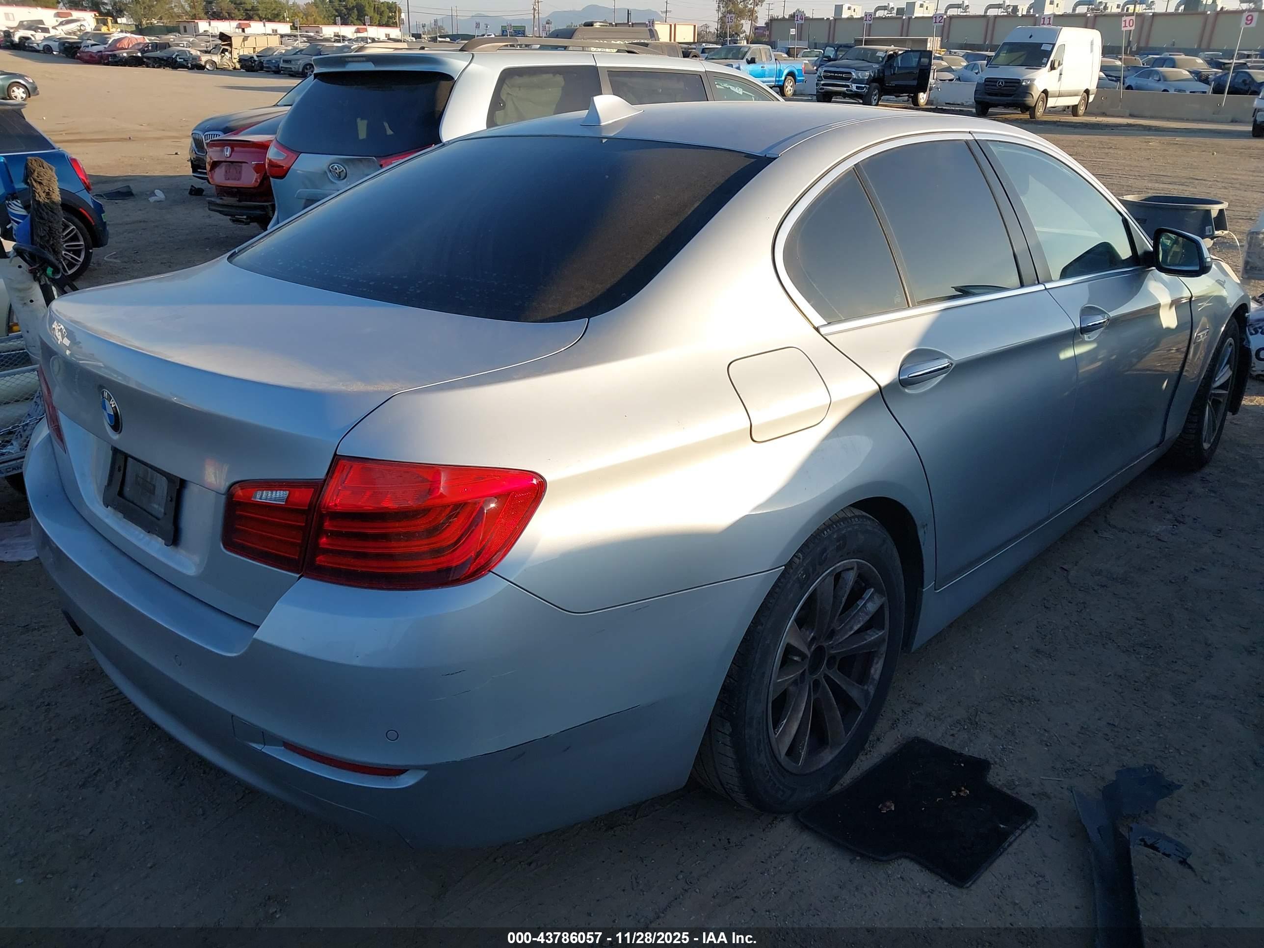 BMW 528I image 4