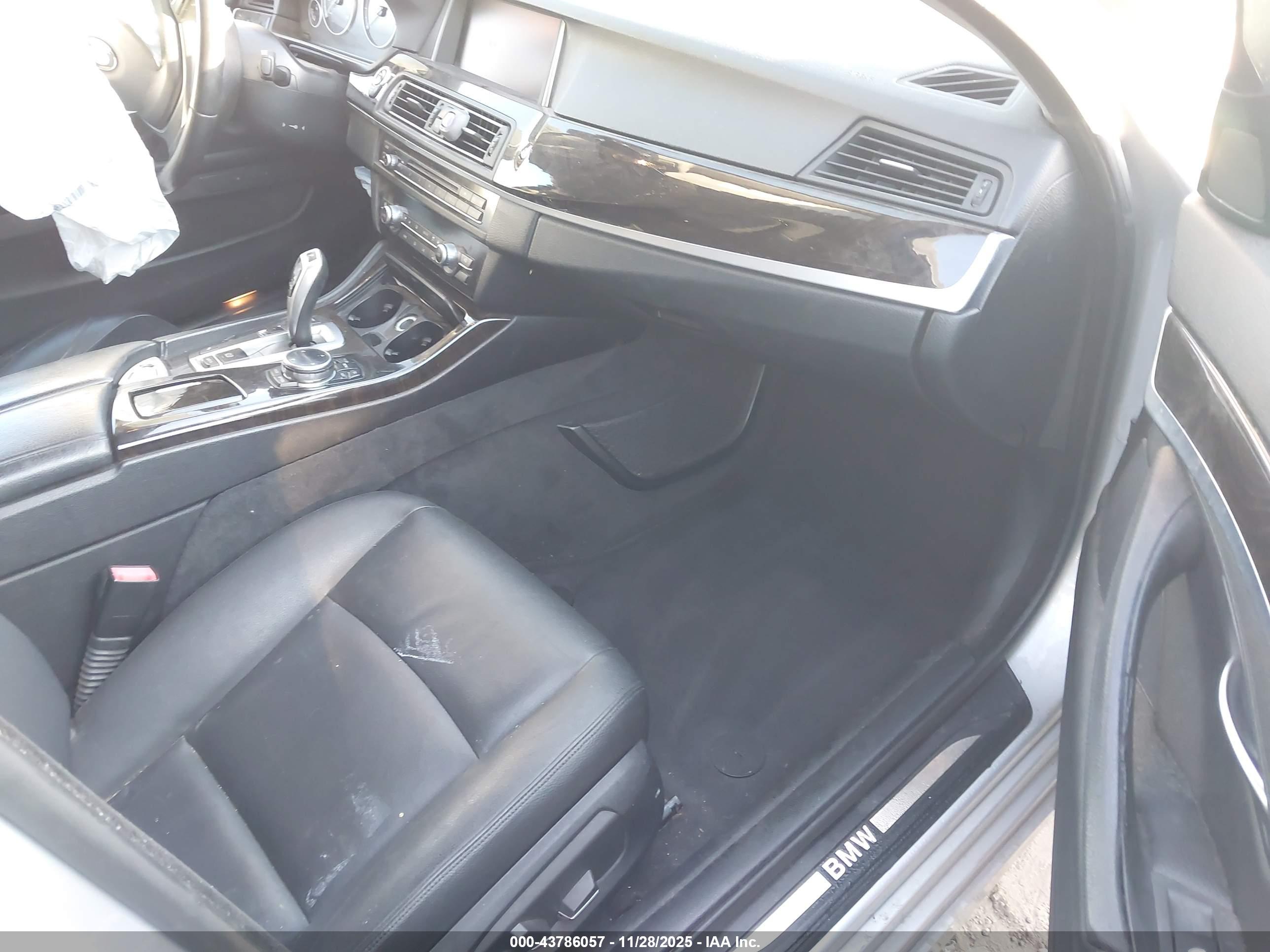 BMW 528I image 5