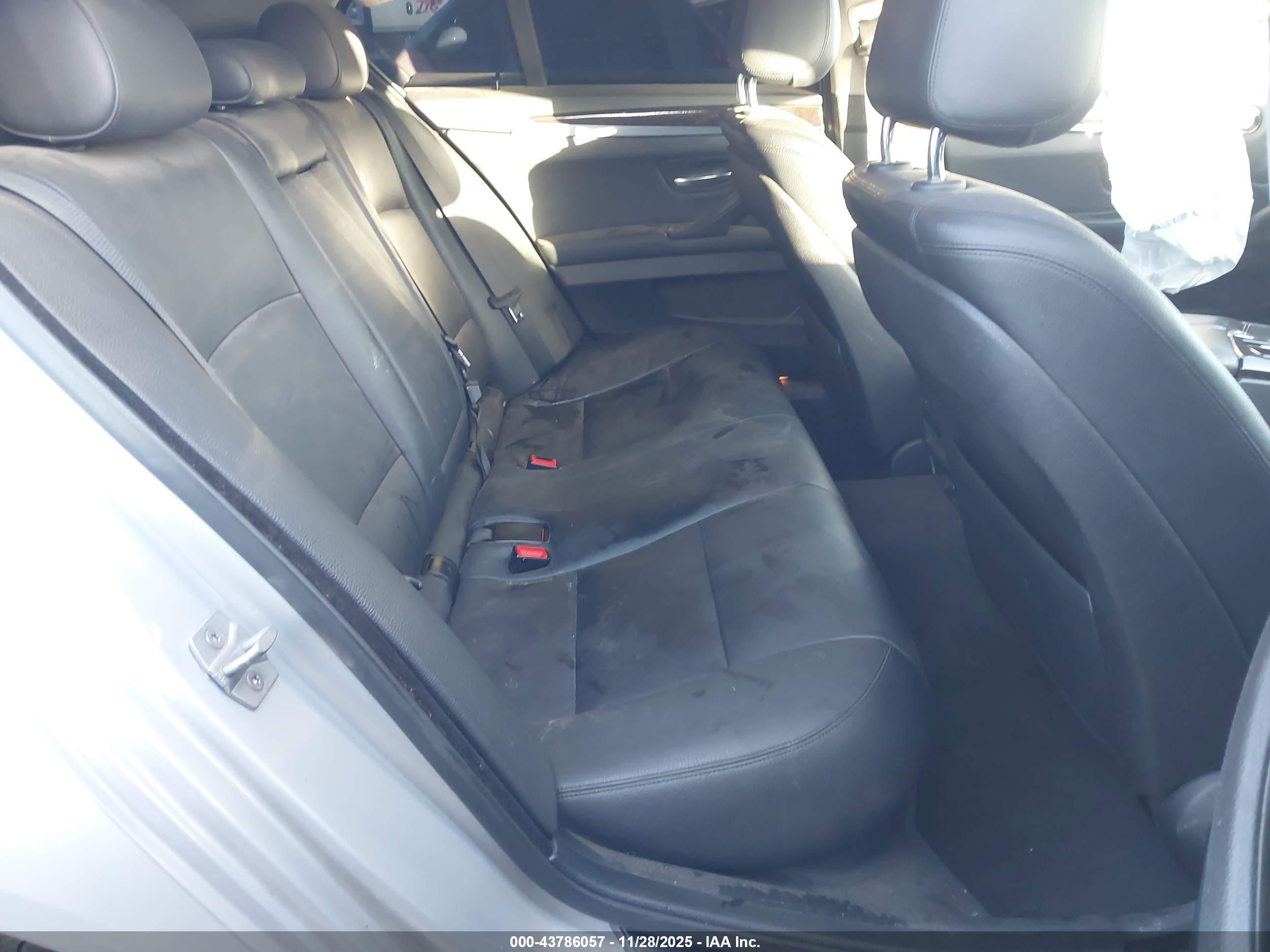 BMW 528I image 8