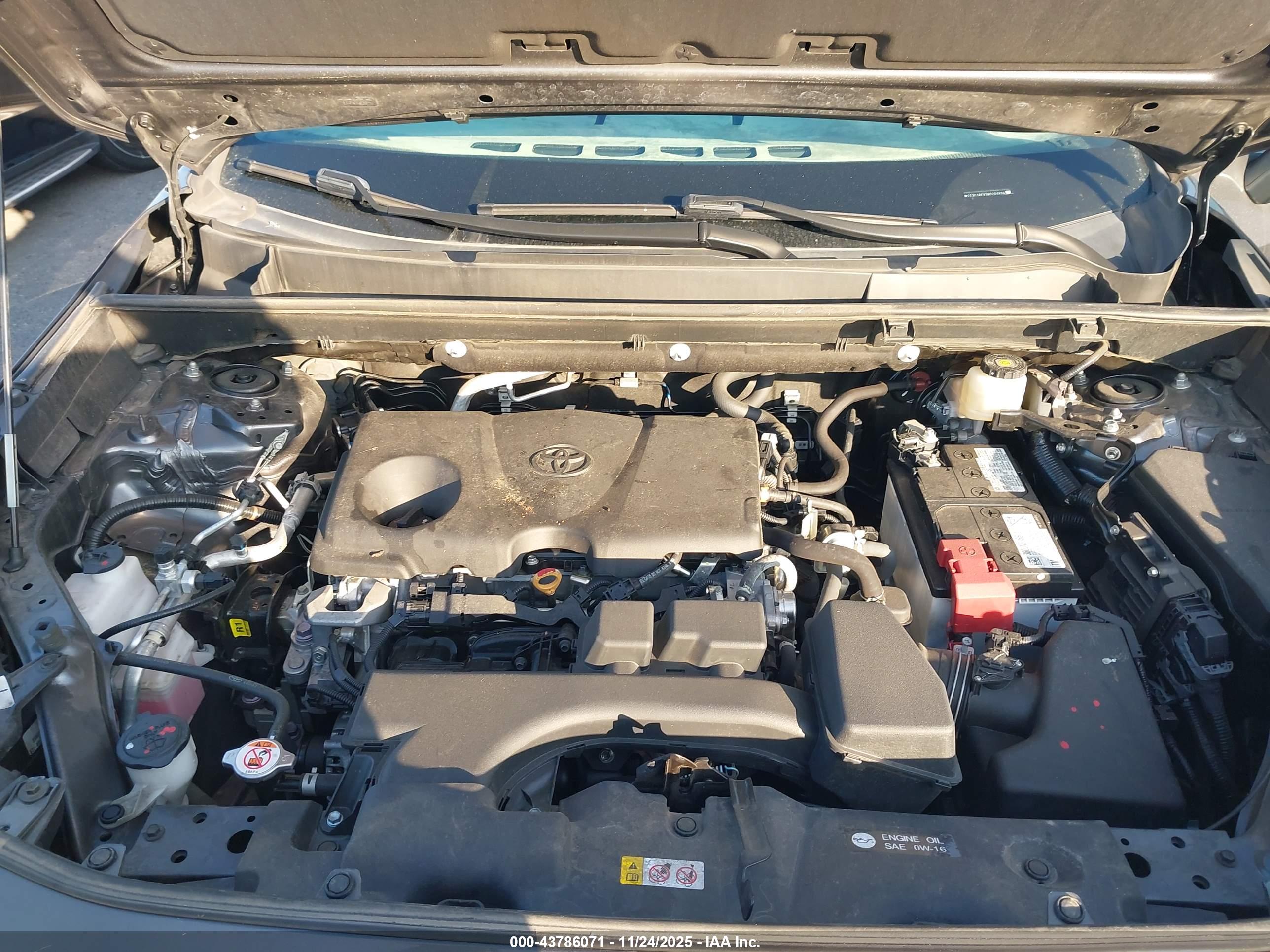 TOYOTA RAV4 image 10
