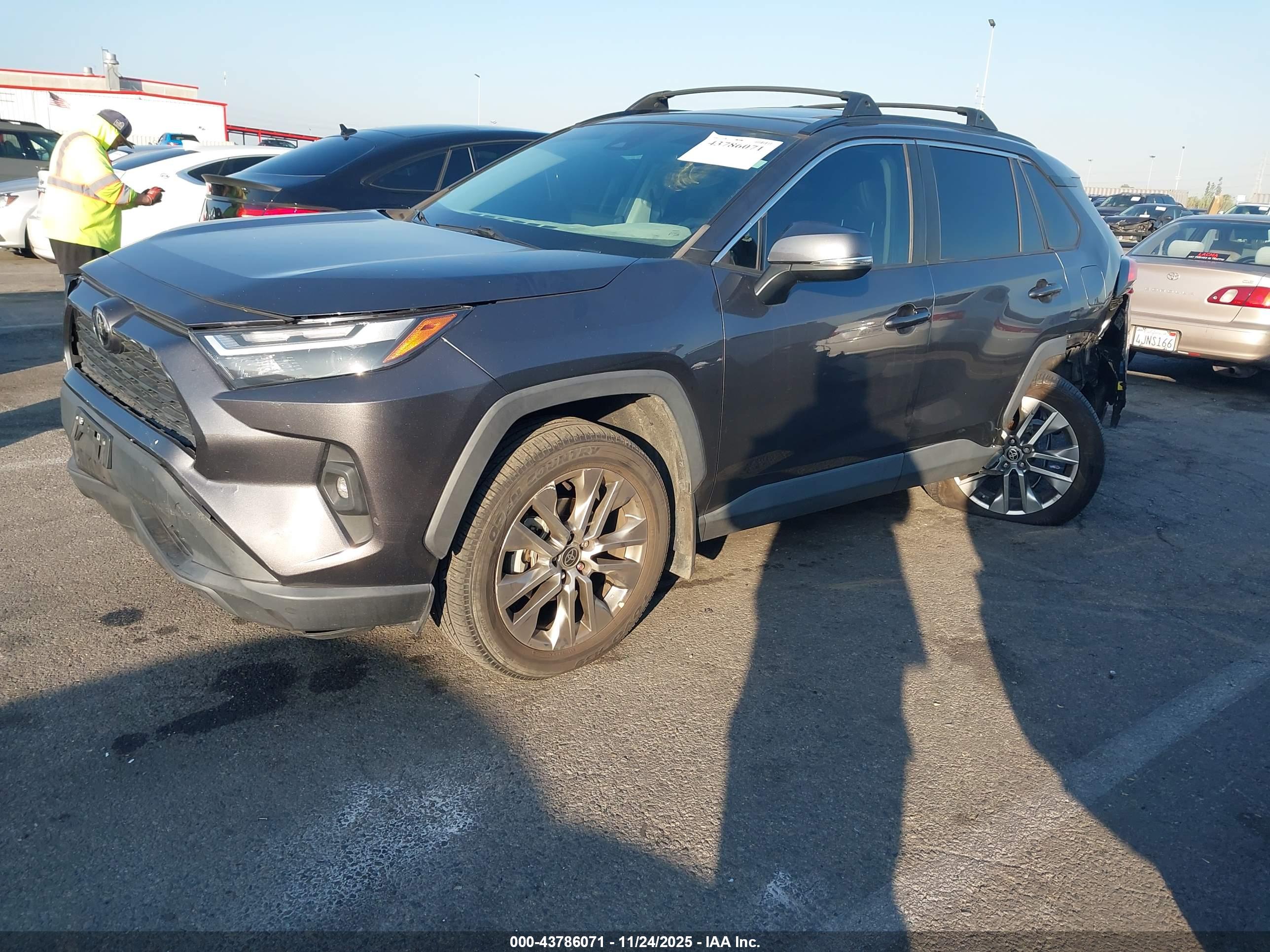 TOYOTA RAV4 image 2