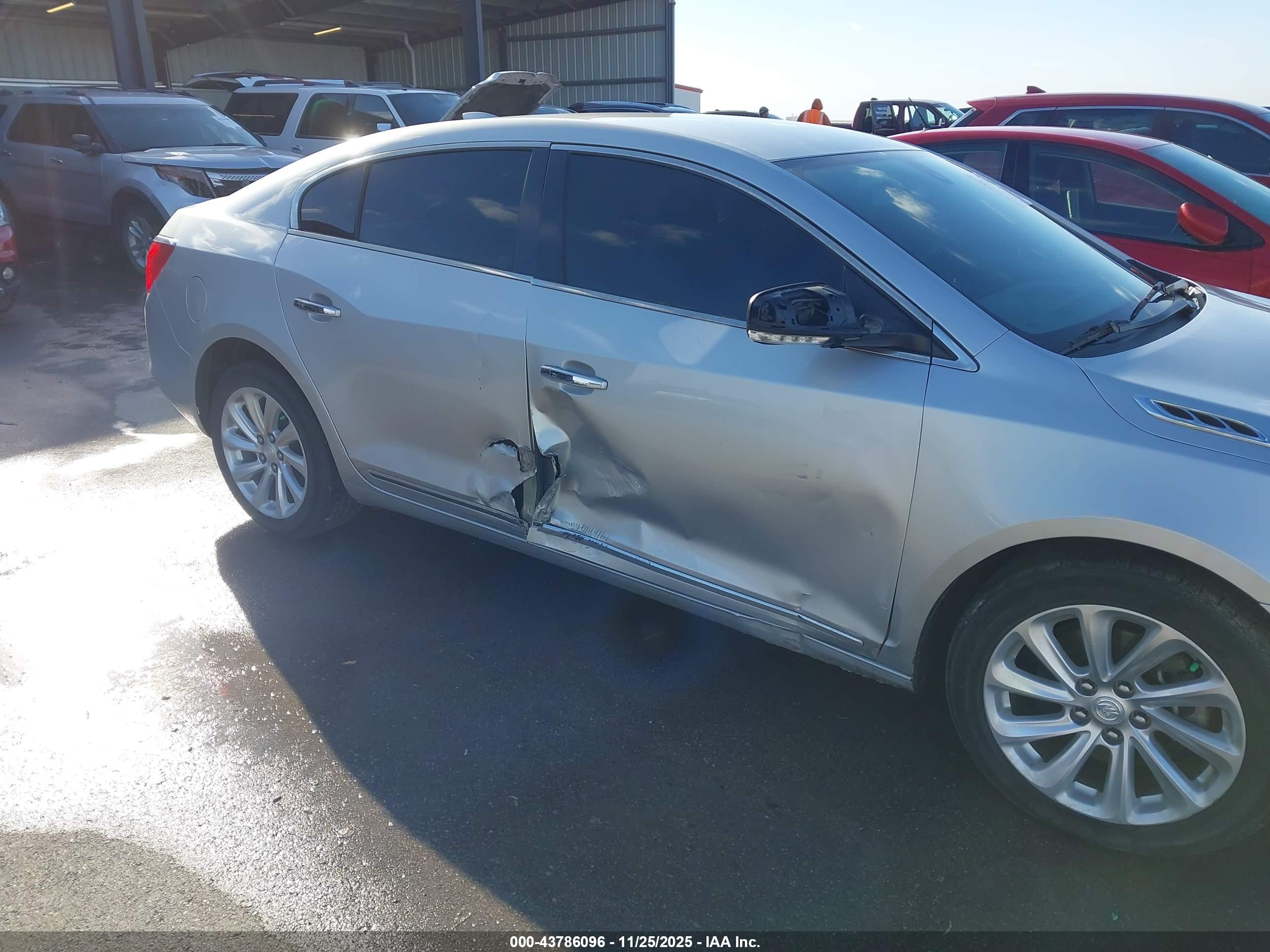 BUICK LACROSSE image 6