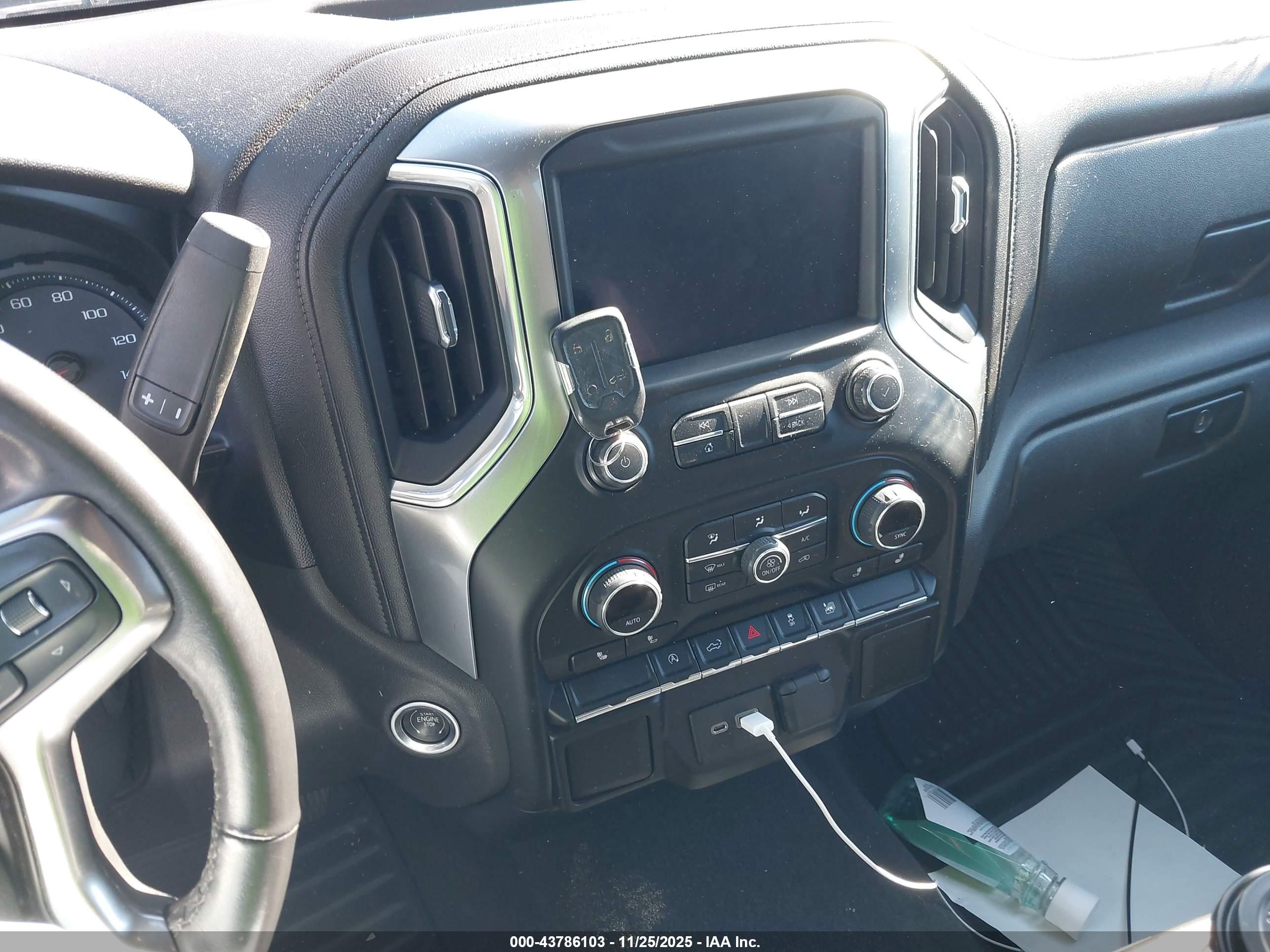 CHEVROLET SILVERADO image 11