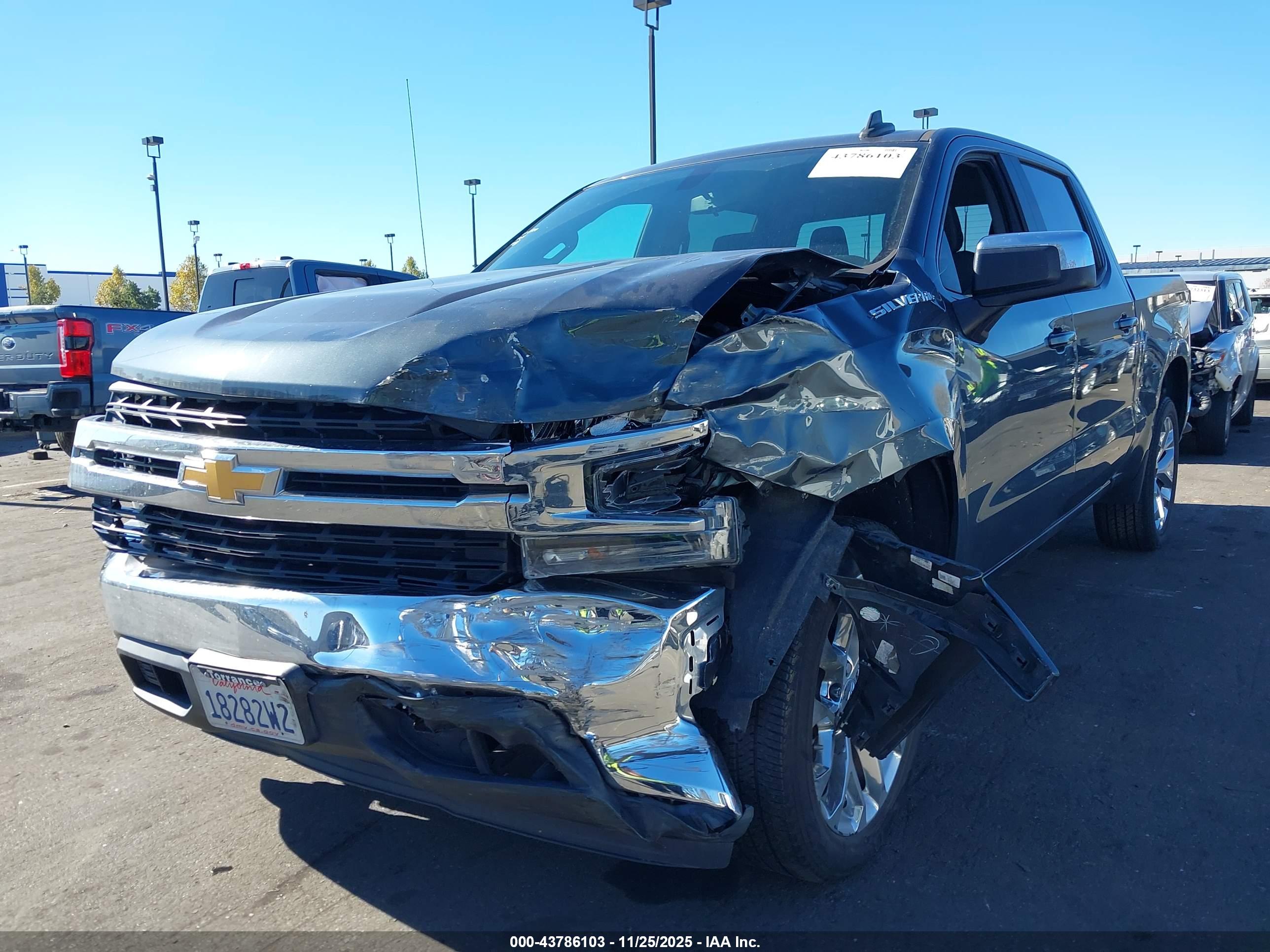 CHEVROLET SILVERADO image 6