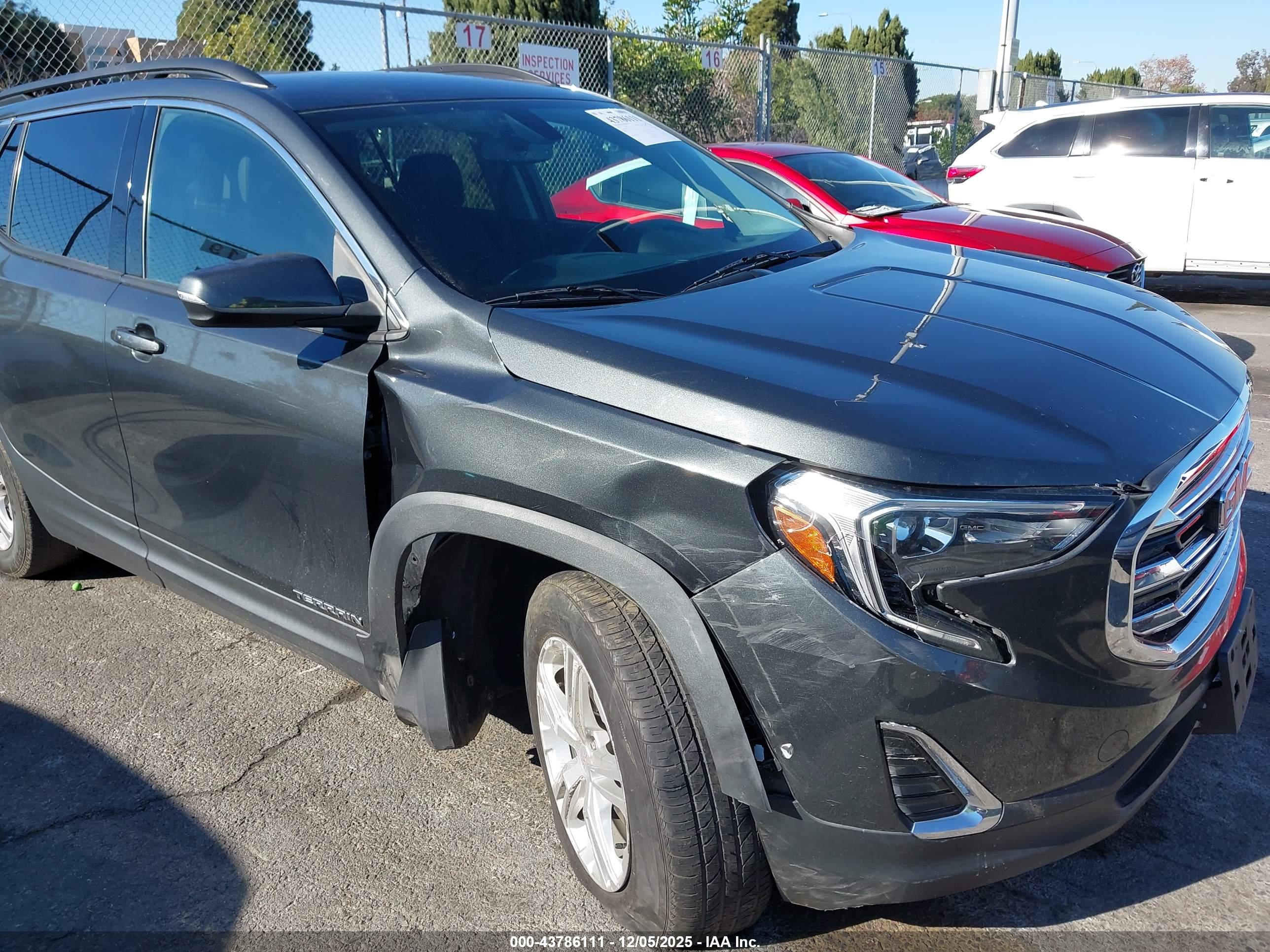GMC TERRAIN image 6