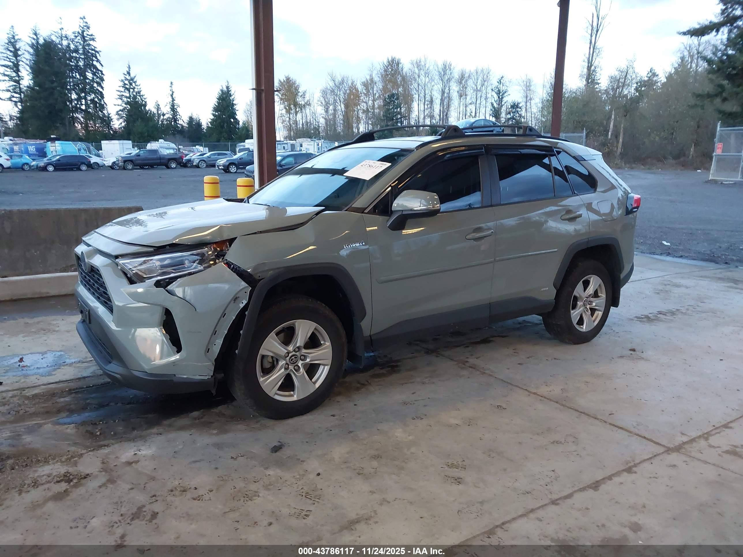 TOYOTA RAV4 image 2