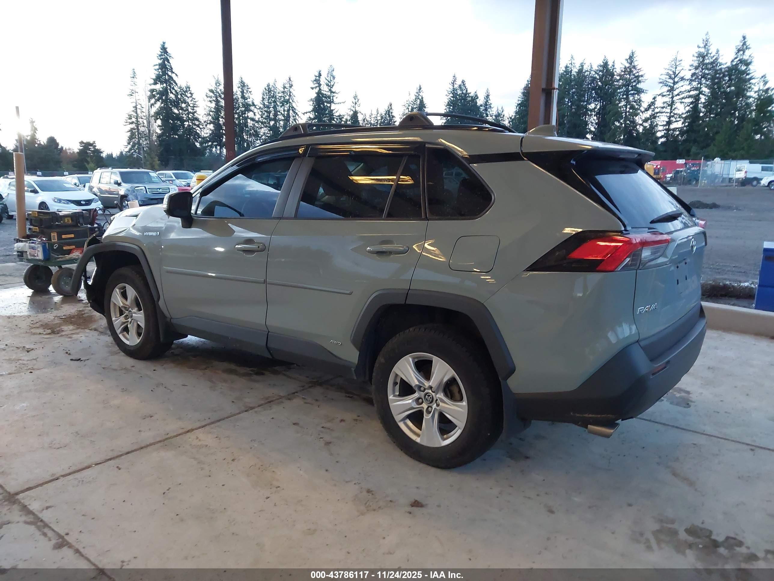 TOYOTA RAV4 image 3