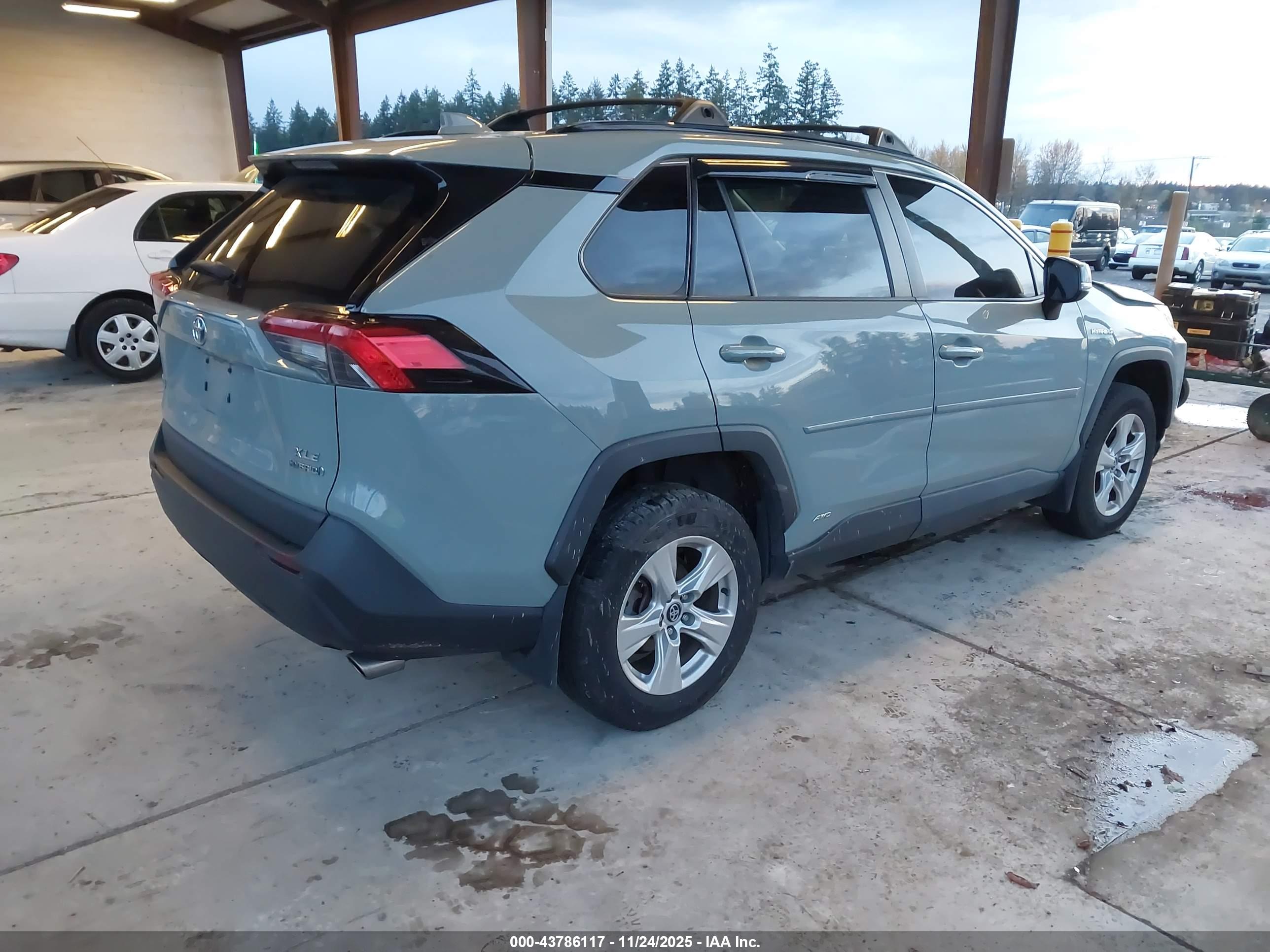 TOYOTA RAV4 image 4