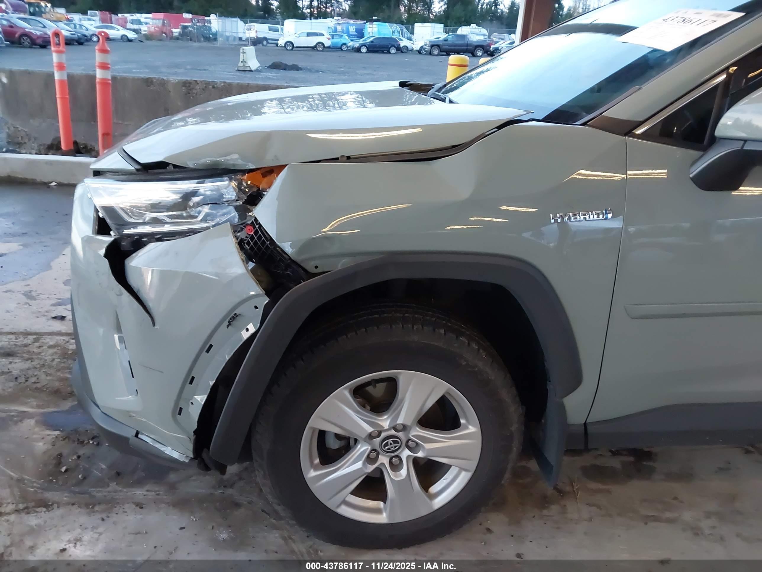 TOYOTA RAV4 image 6