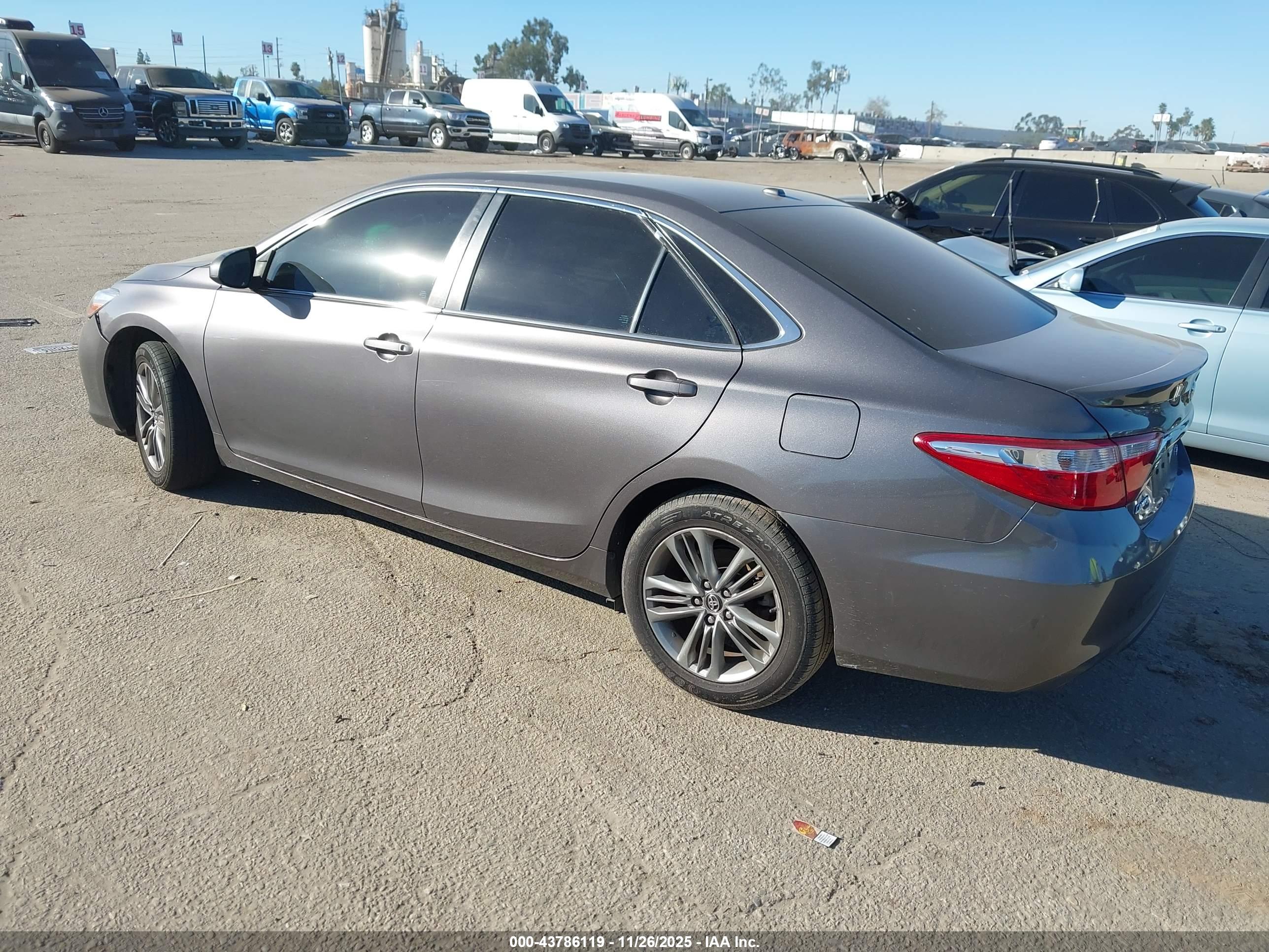 TOYOTA CAMRY image 3