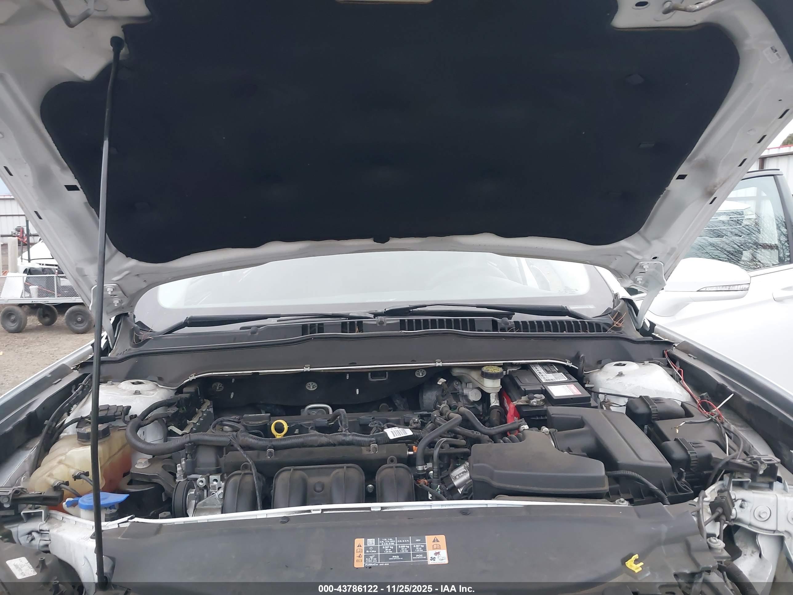 FORD FUSION image 10