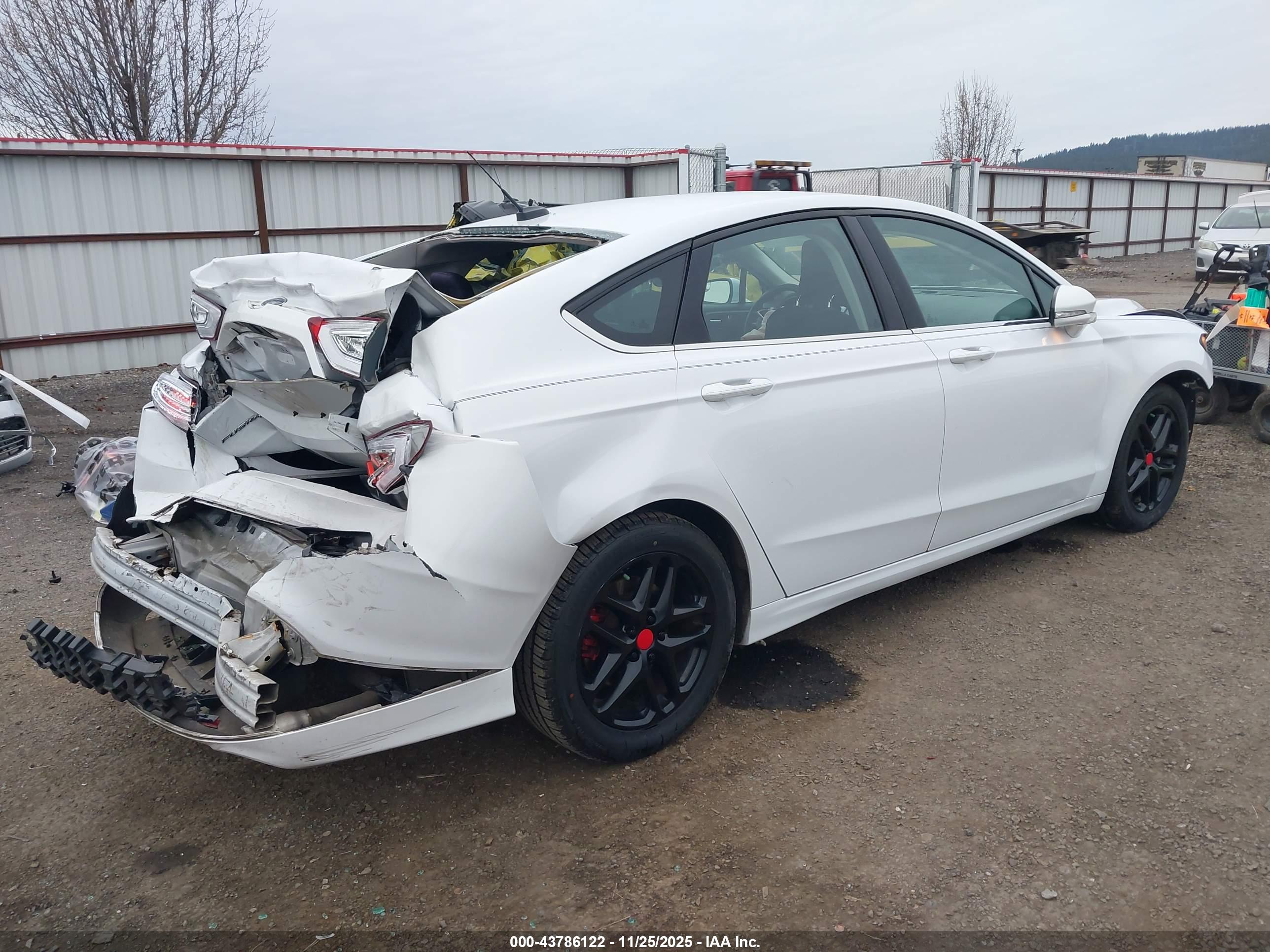 FORD FUSION image 4