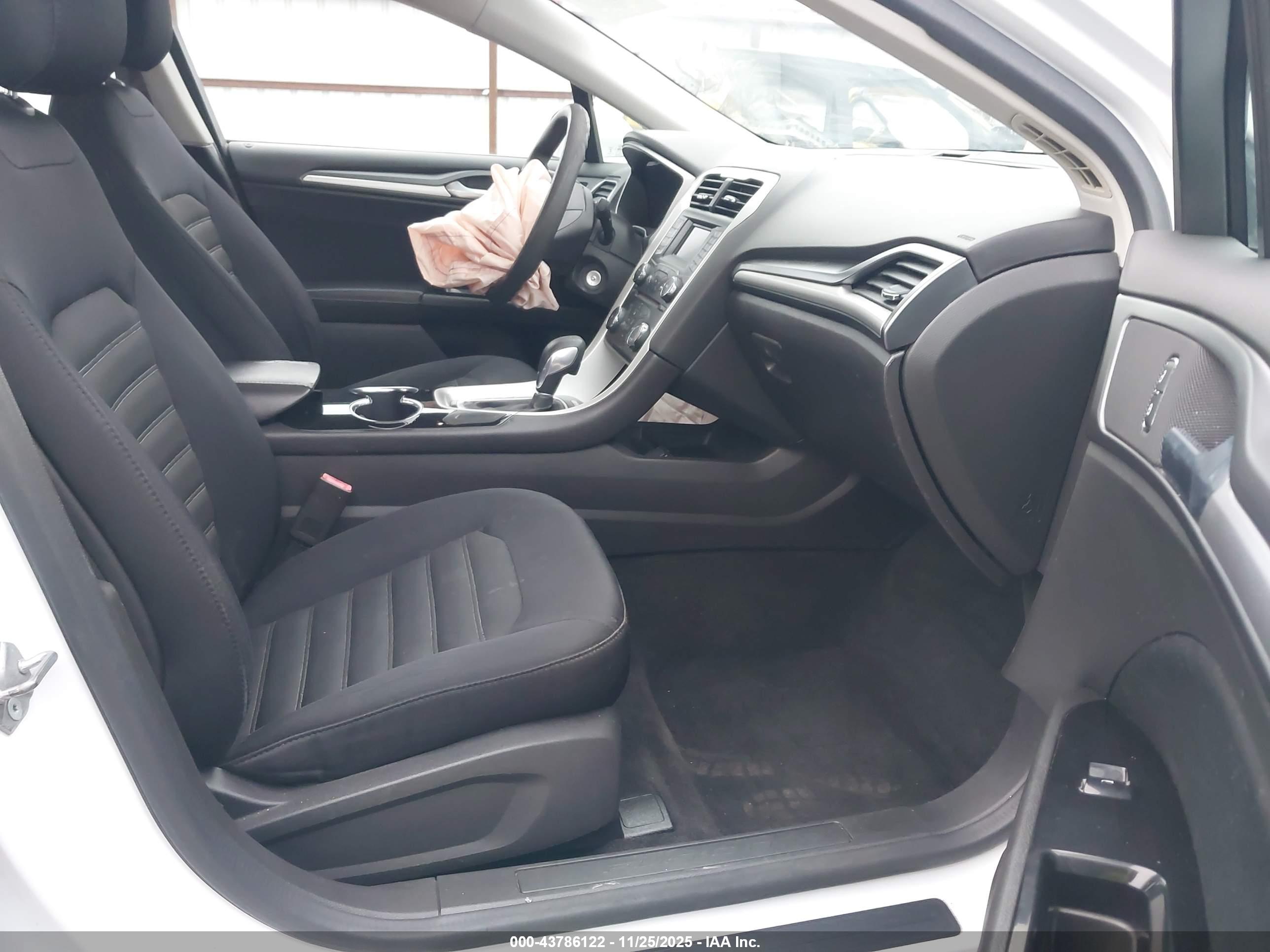 FORD FUSION image 5