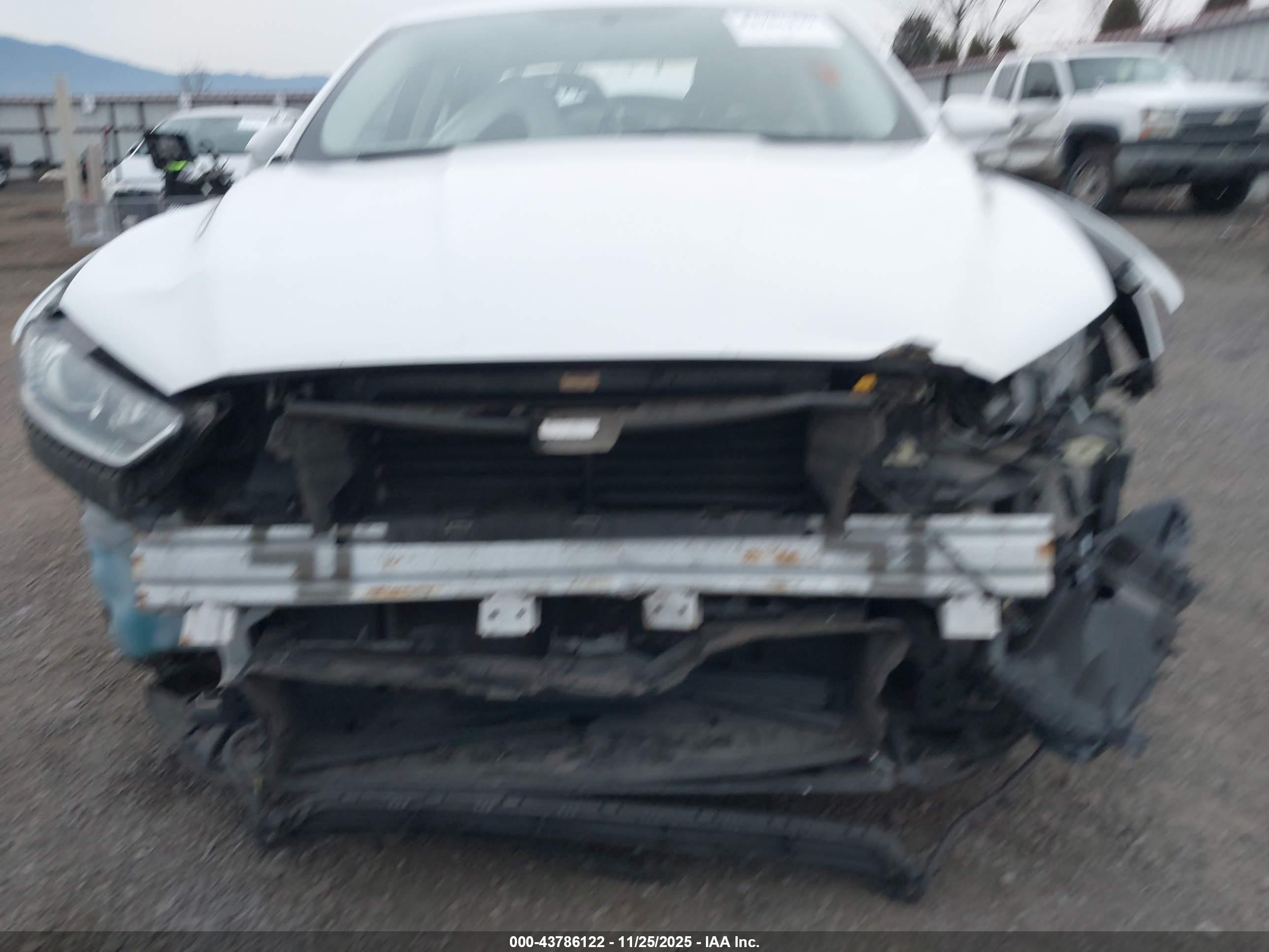 FORD FUSION image 6