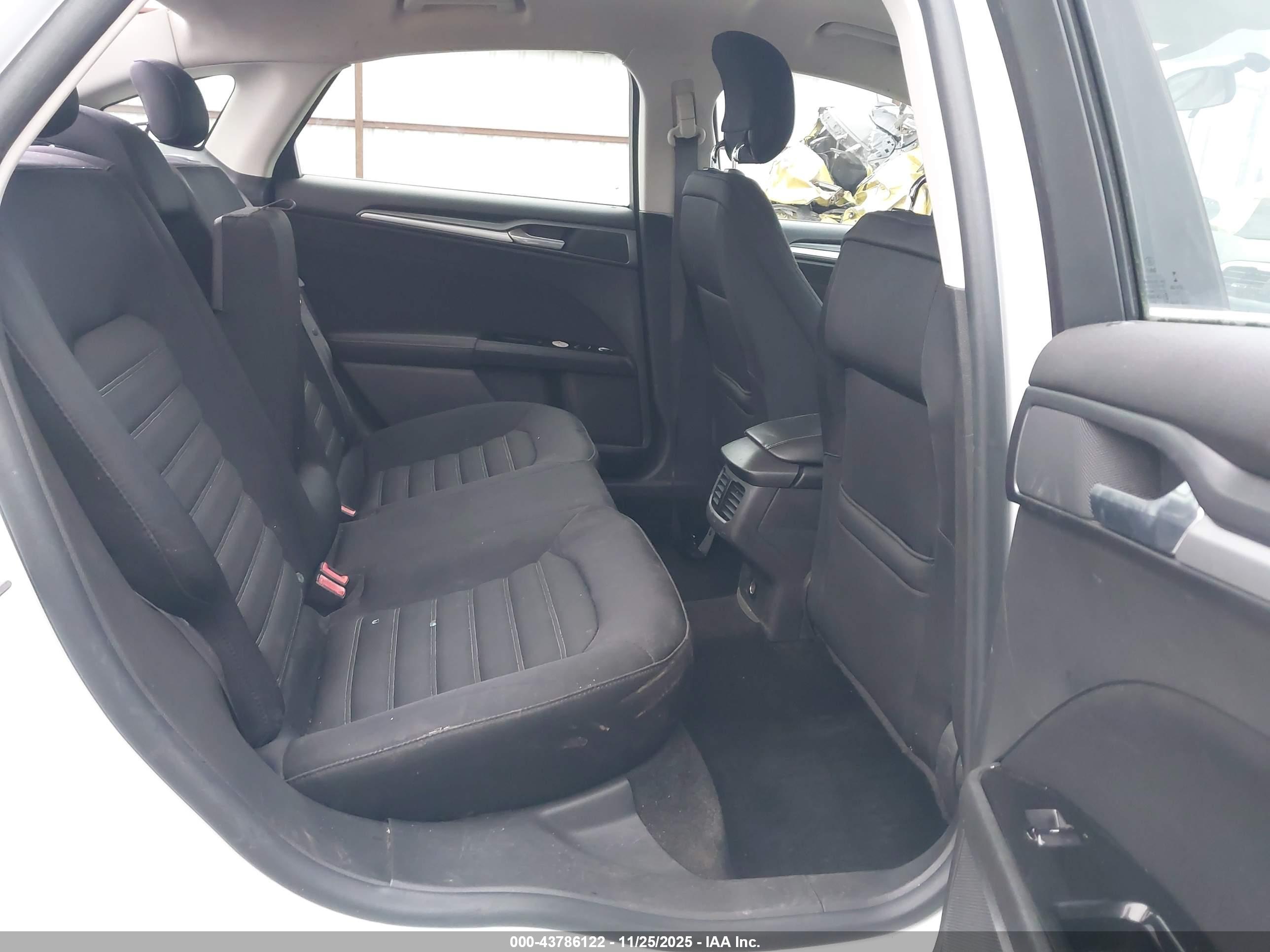 FORD FUSION image 8