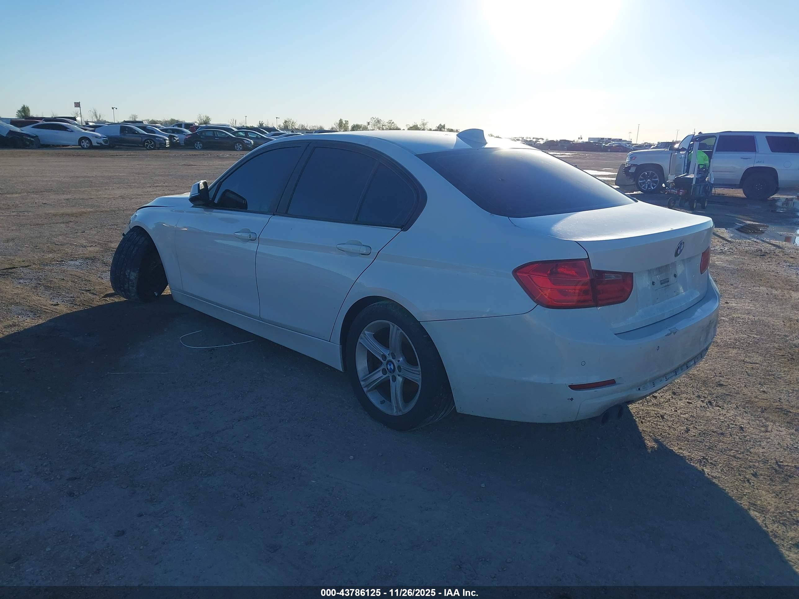 BMW 328I image 3