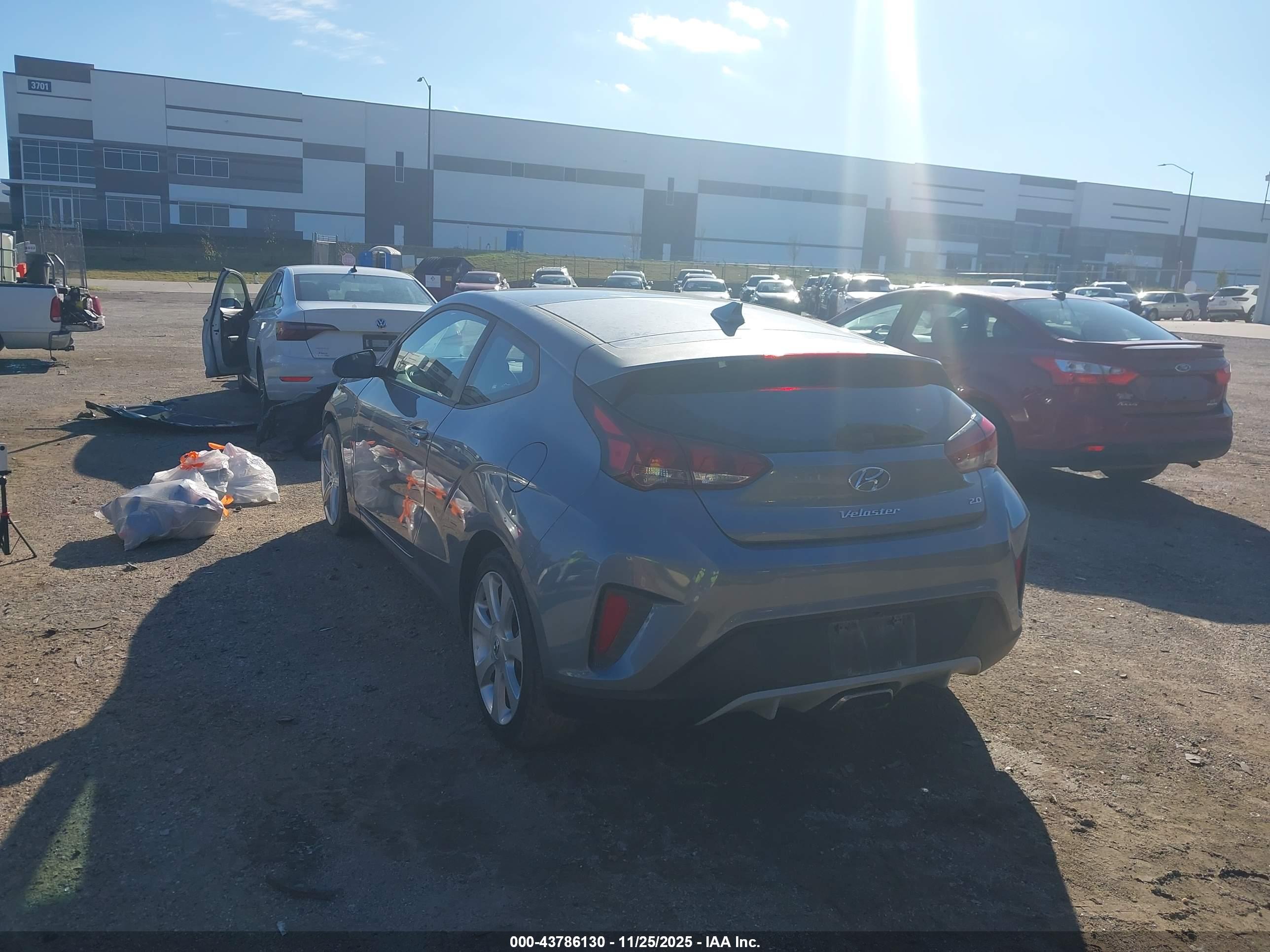 HYUNDAI VELOSTER image 3