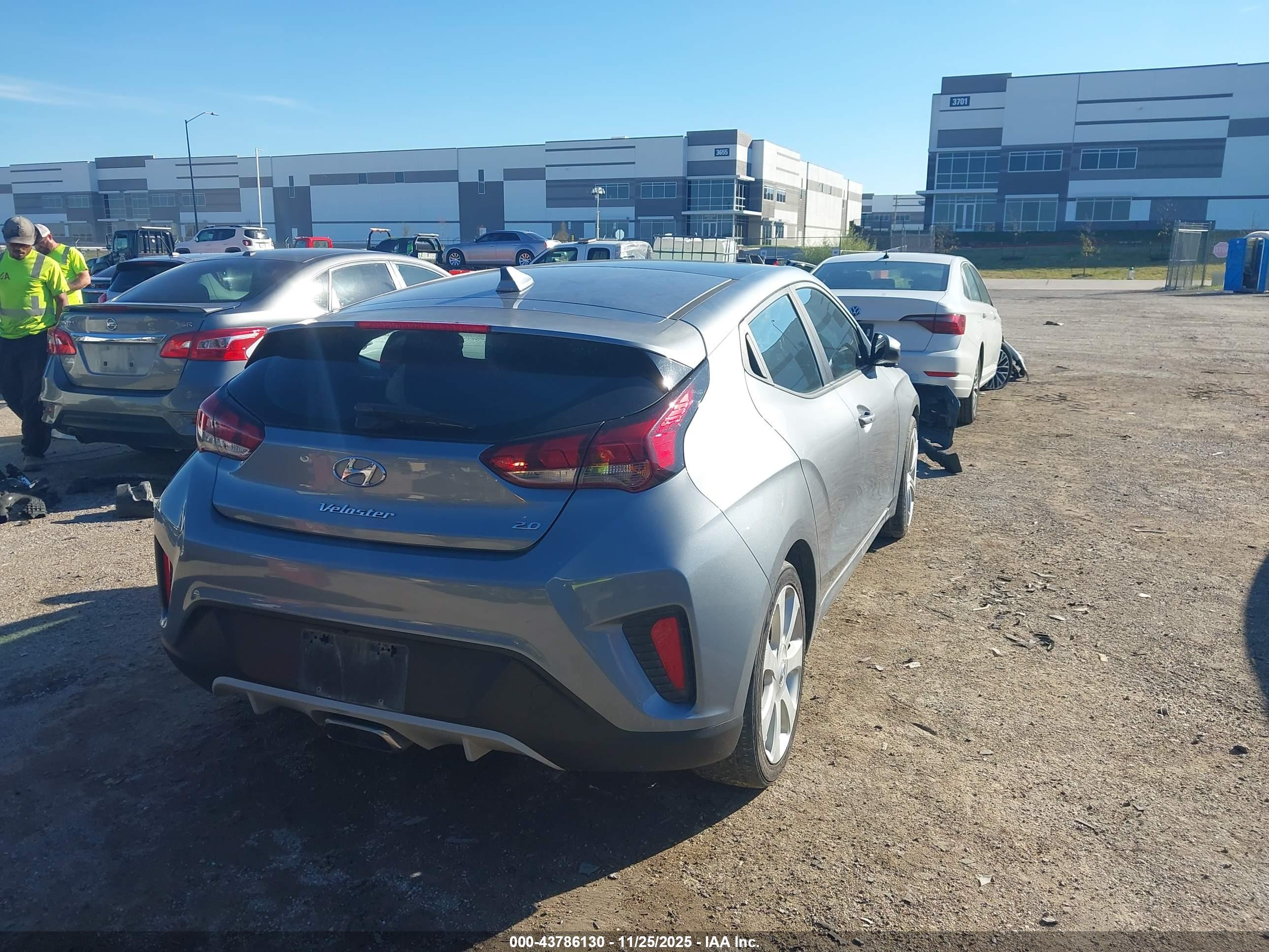 HYUNDAI VELOSTER image 4