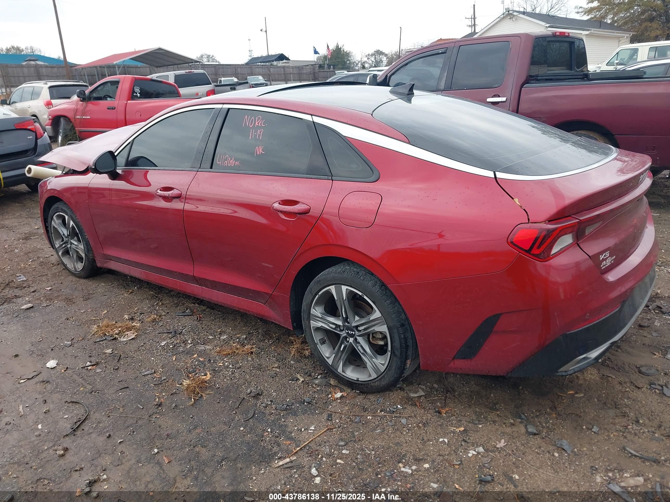 KIA K5 image 3