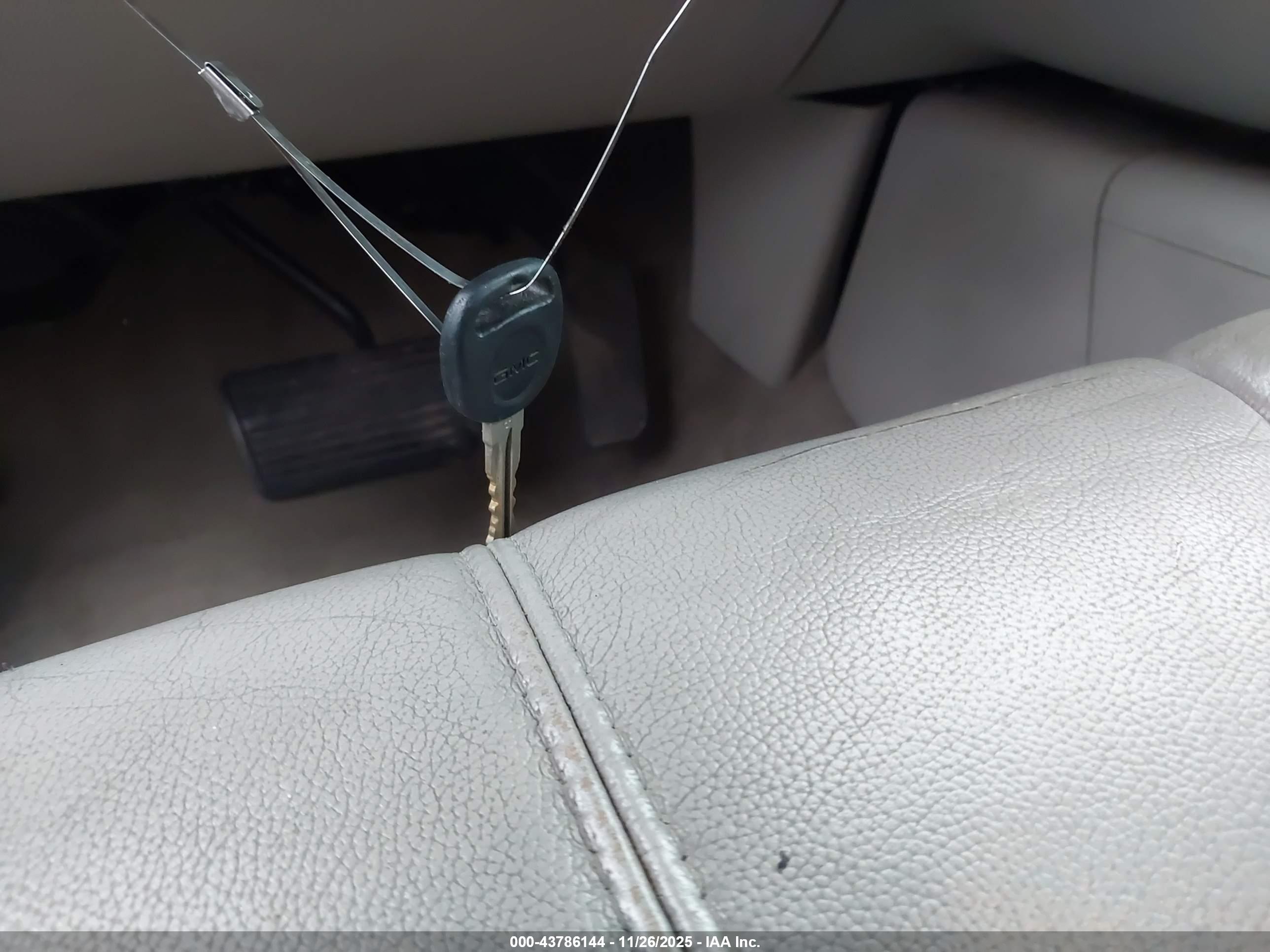 GMC YUKON image 11