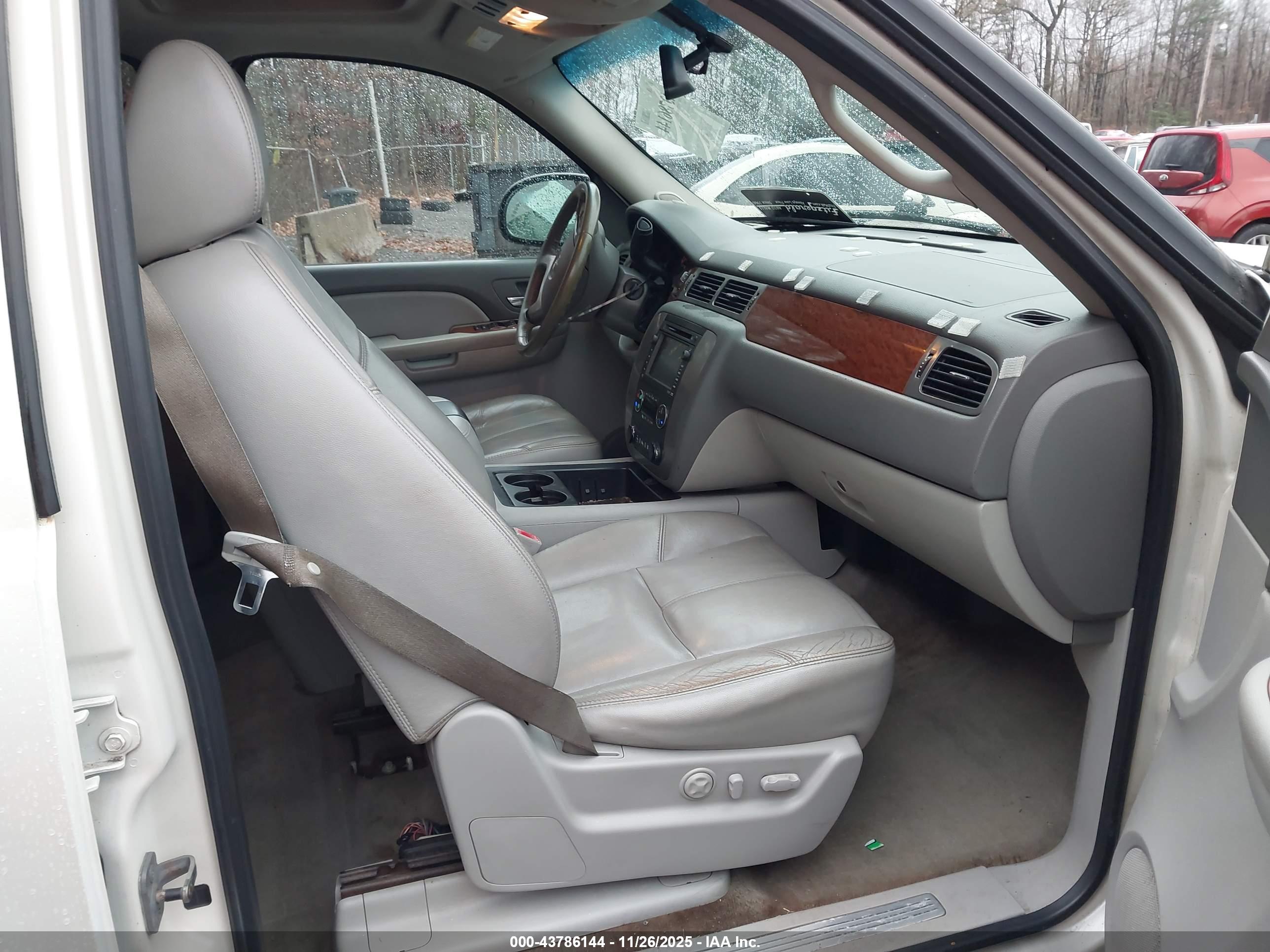 GMC YUKON image 5