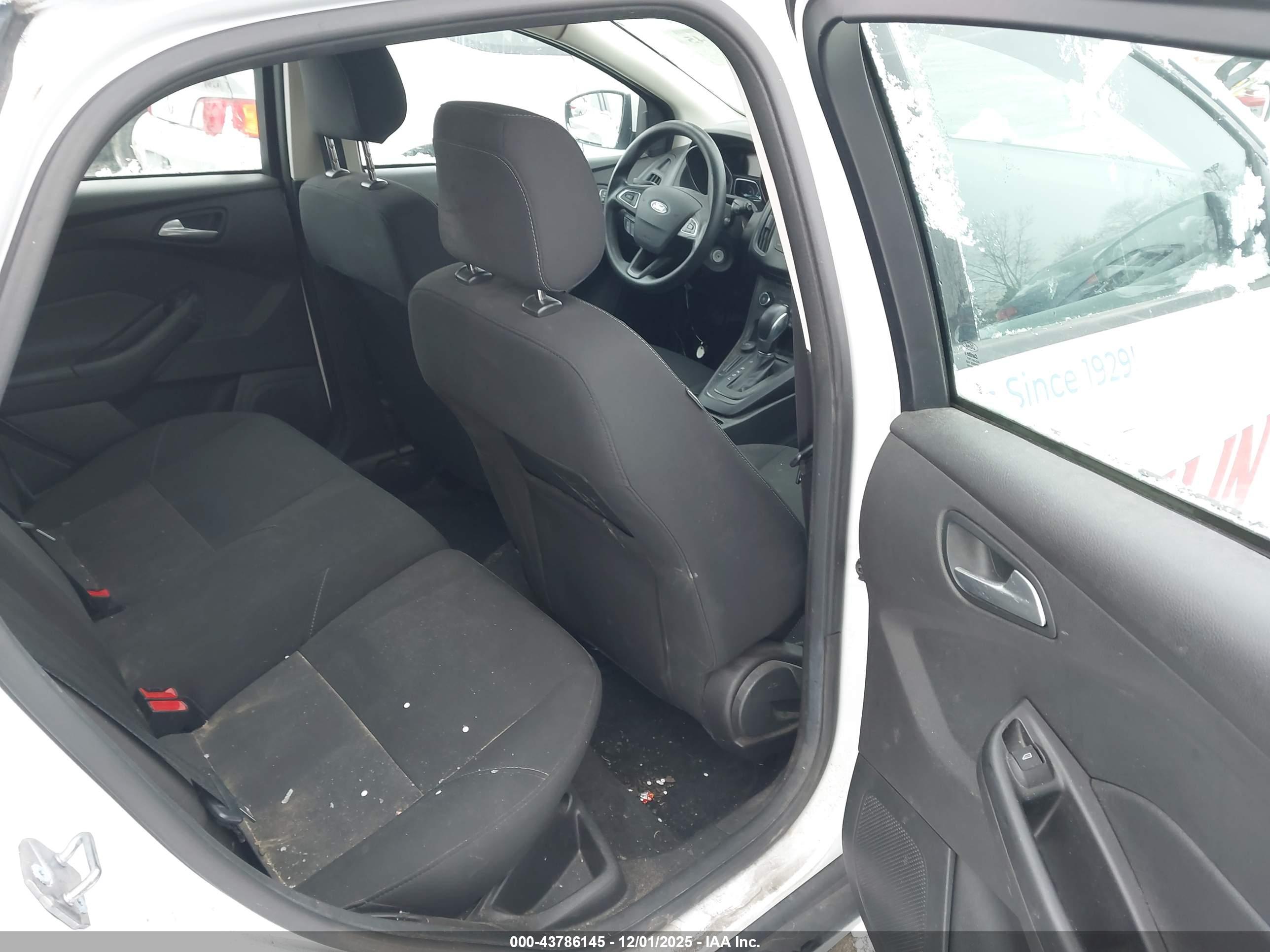 FORD FOCUS image 8