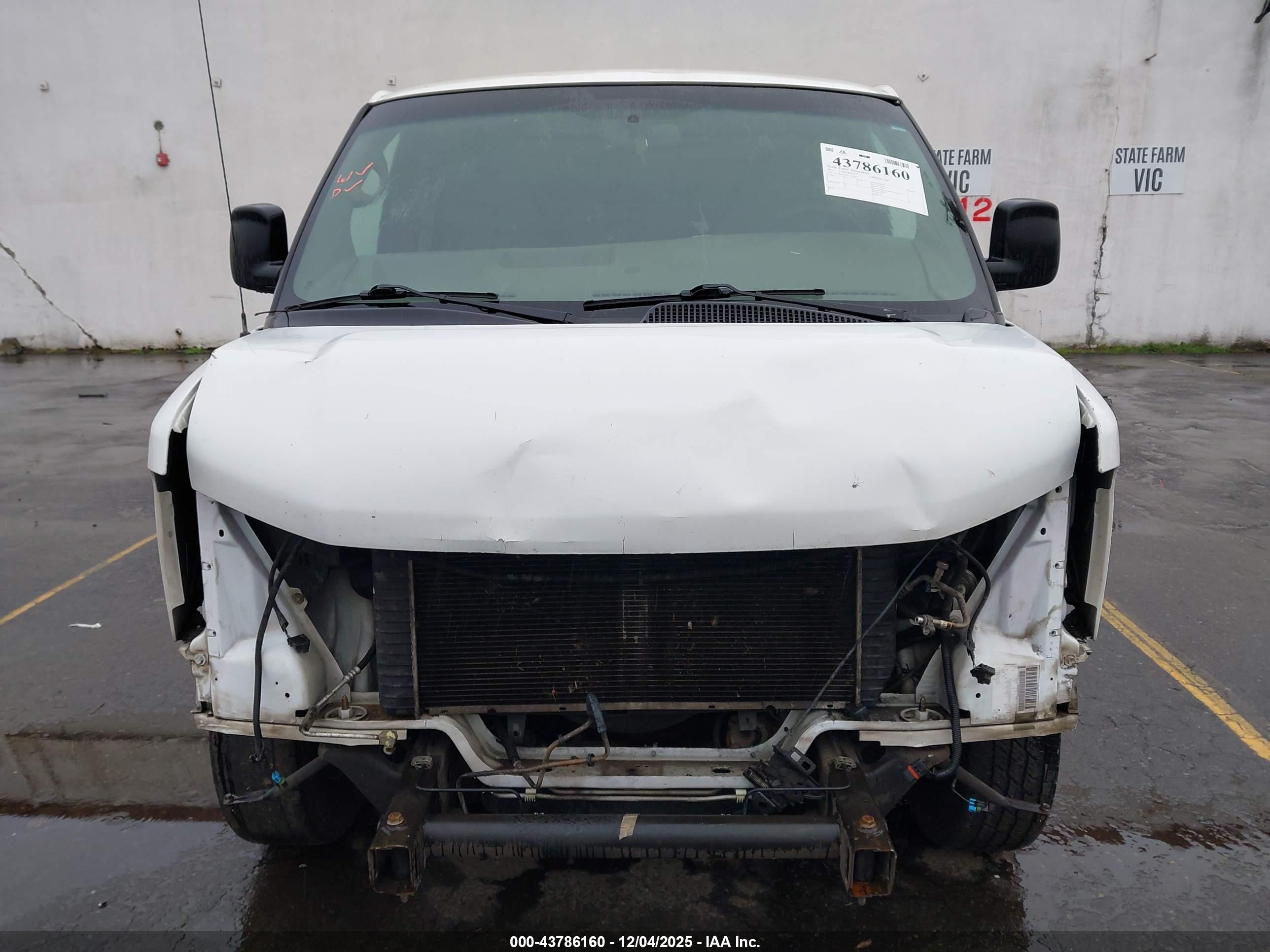 CHEVROLET EXPRESS image 6
