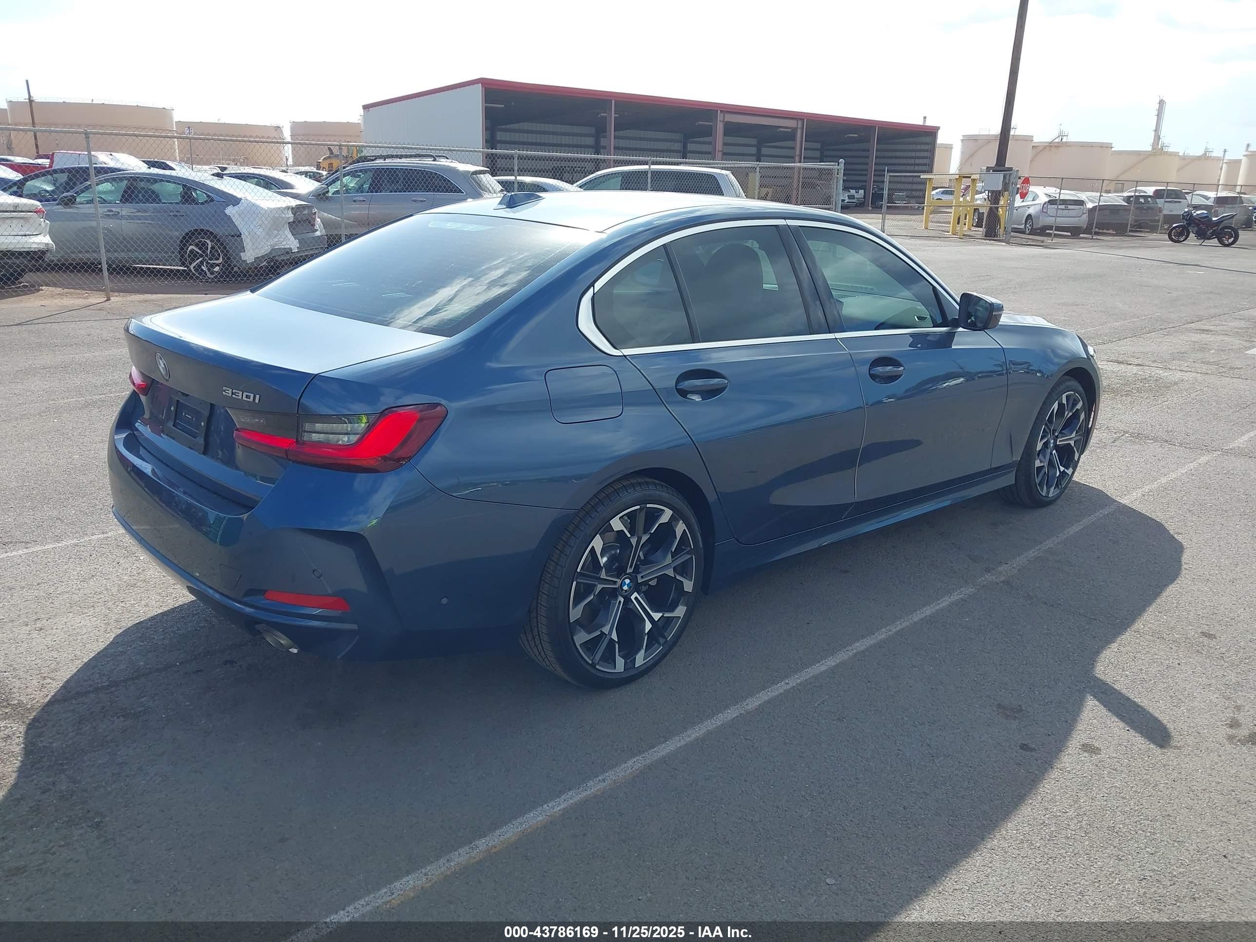BMW 330I image 4