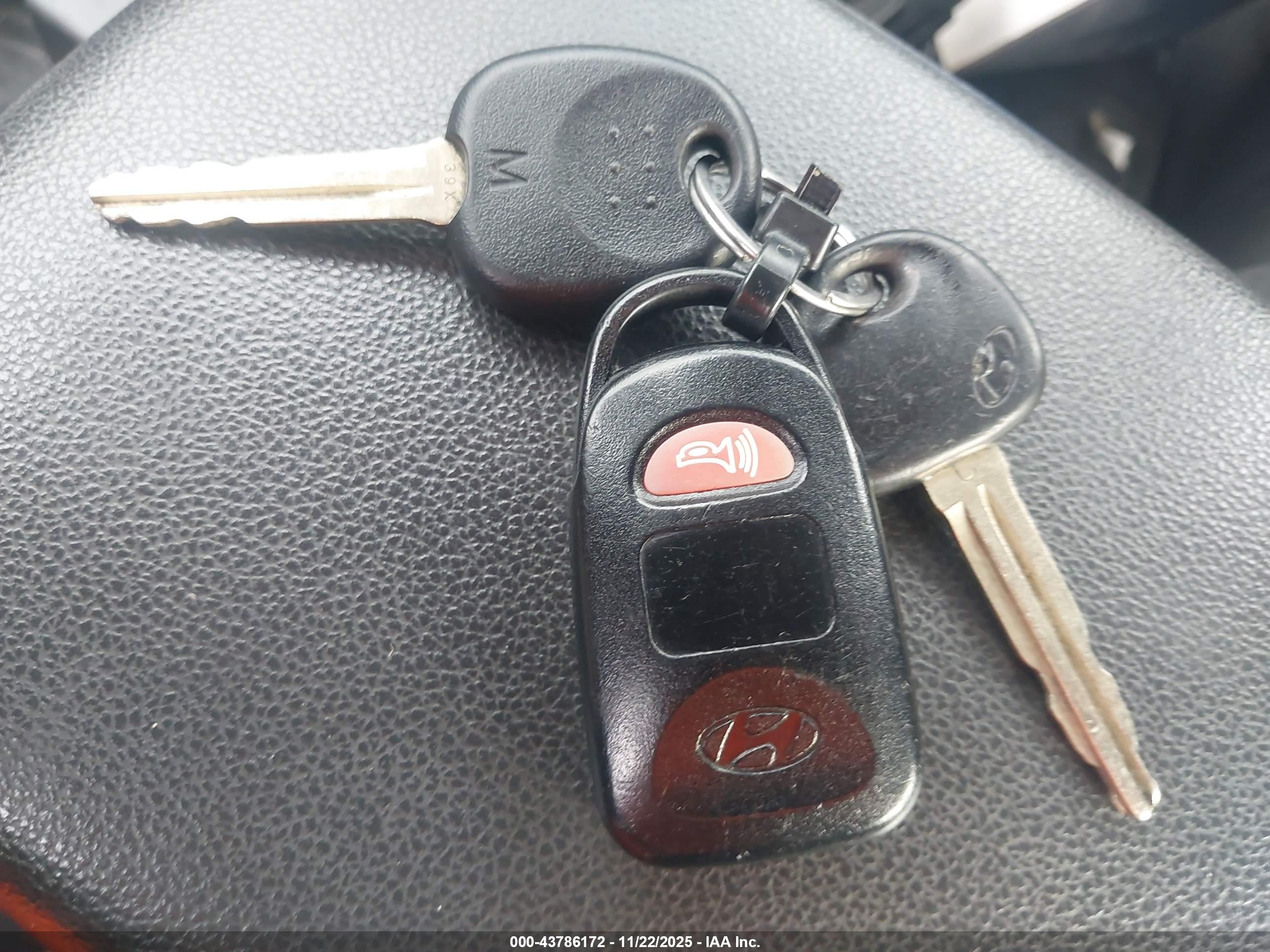 HYUNDAI ELANTRA image 11